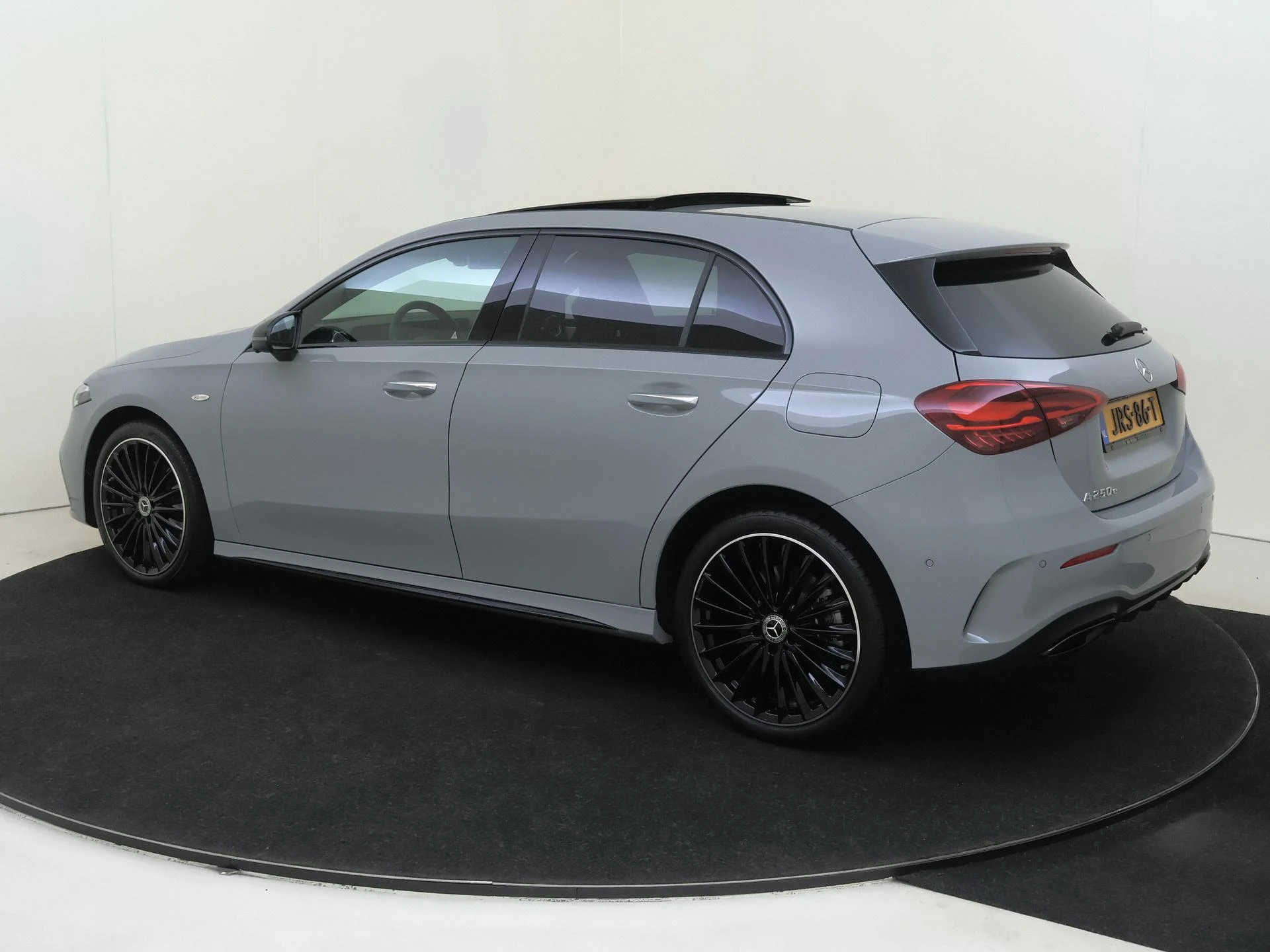 Mercedes-Benz-A-Klasse-image-5
