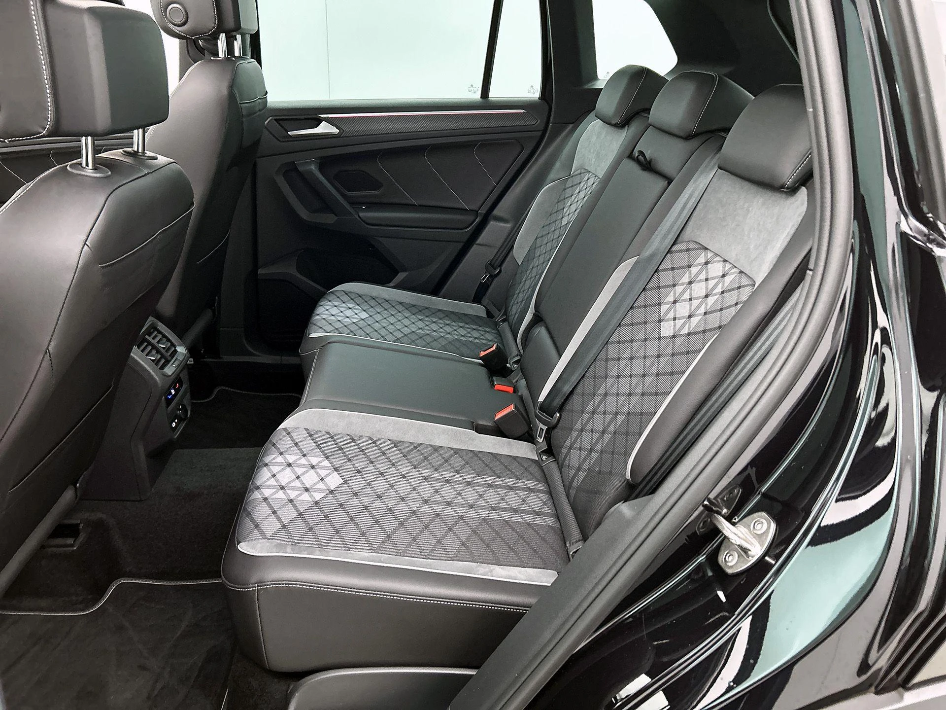 Volkswagen-Tiguan-image-32