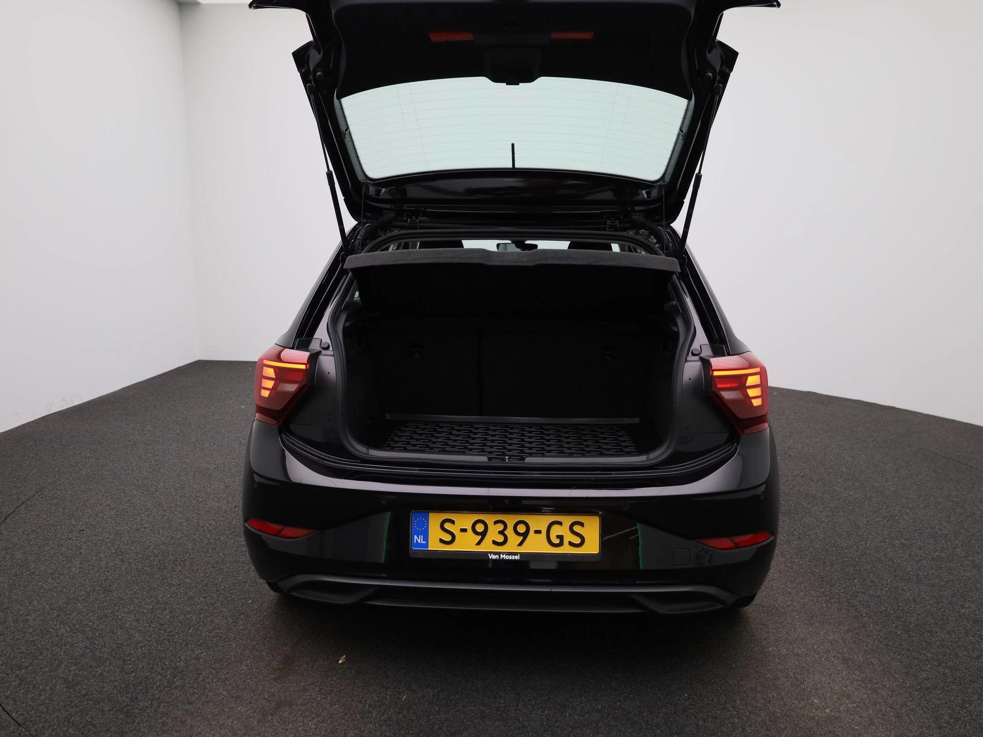 Volkswagen-Polo-image-10