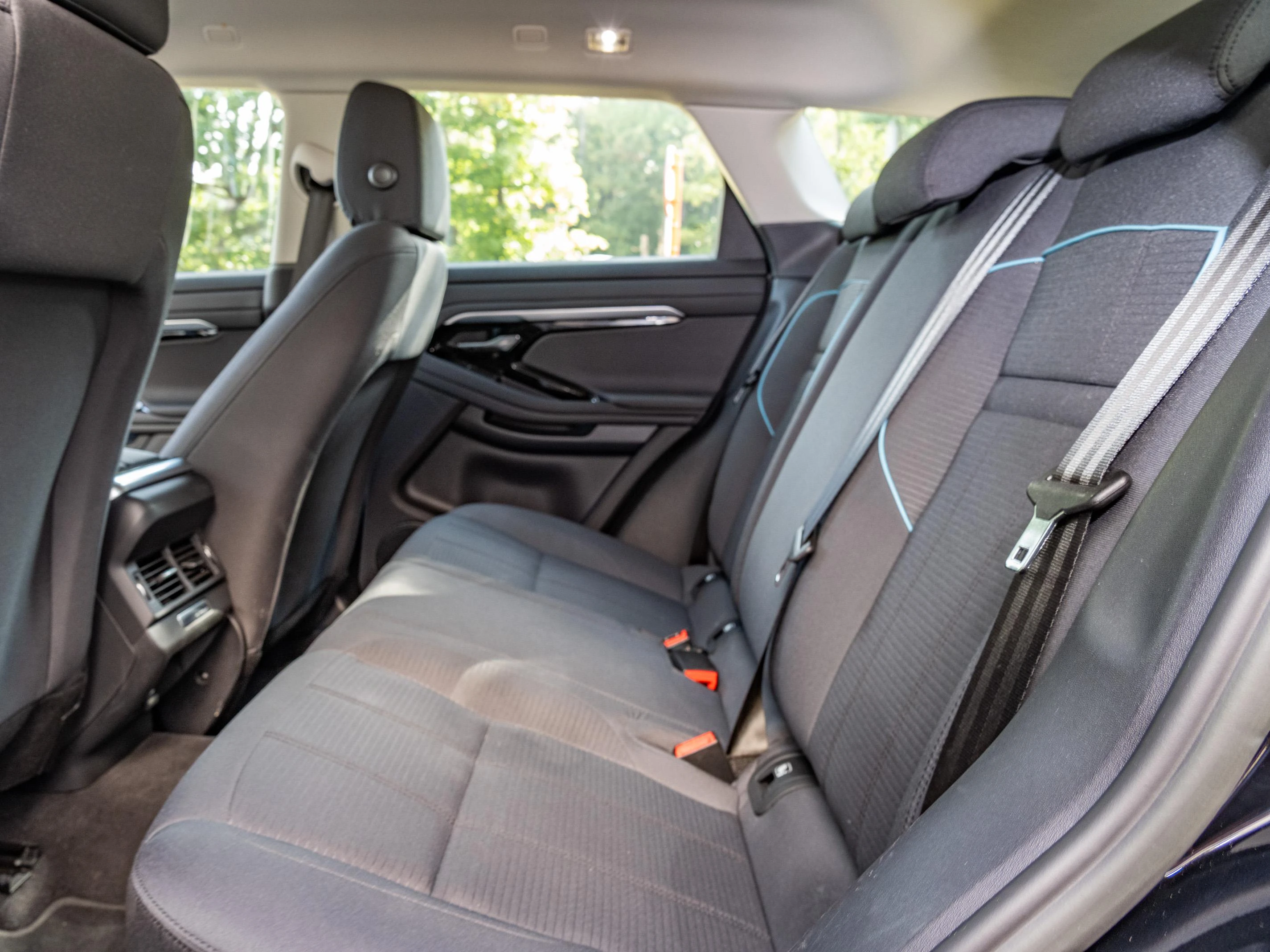 Land Rover-Range Rover Evoque-image-15