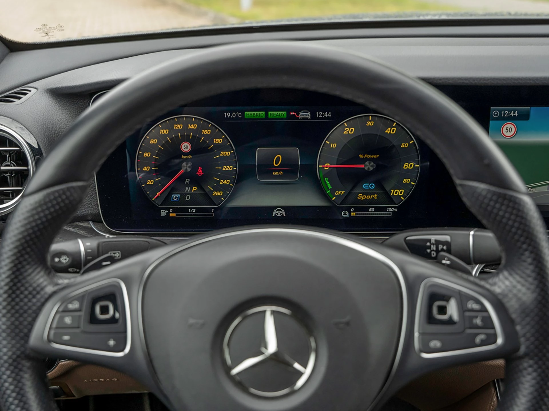 Mercedes-Benz-E-Klasse-image-9