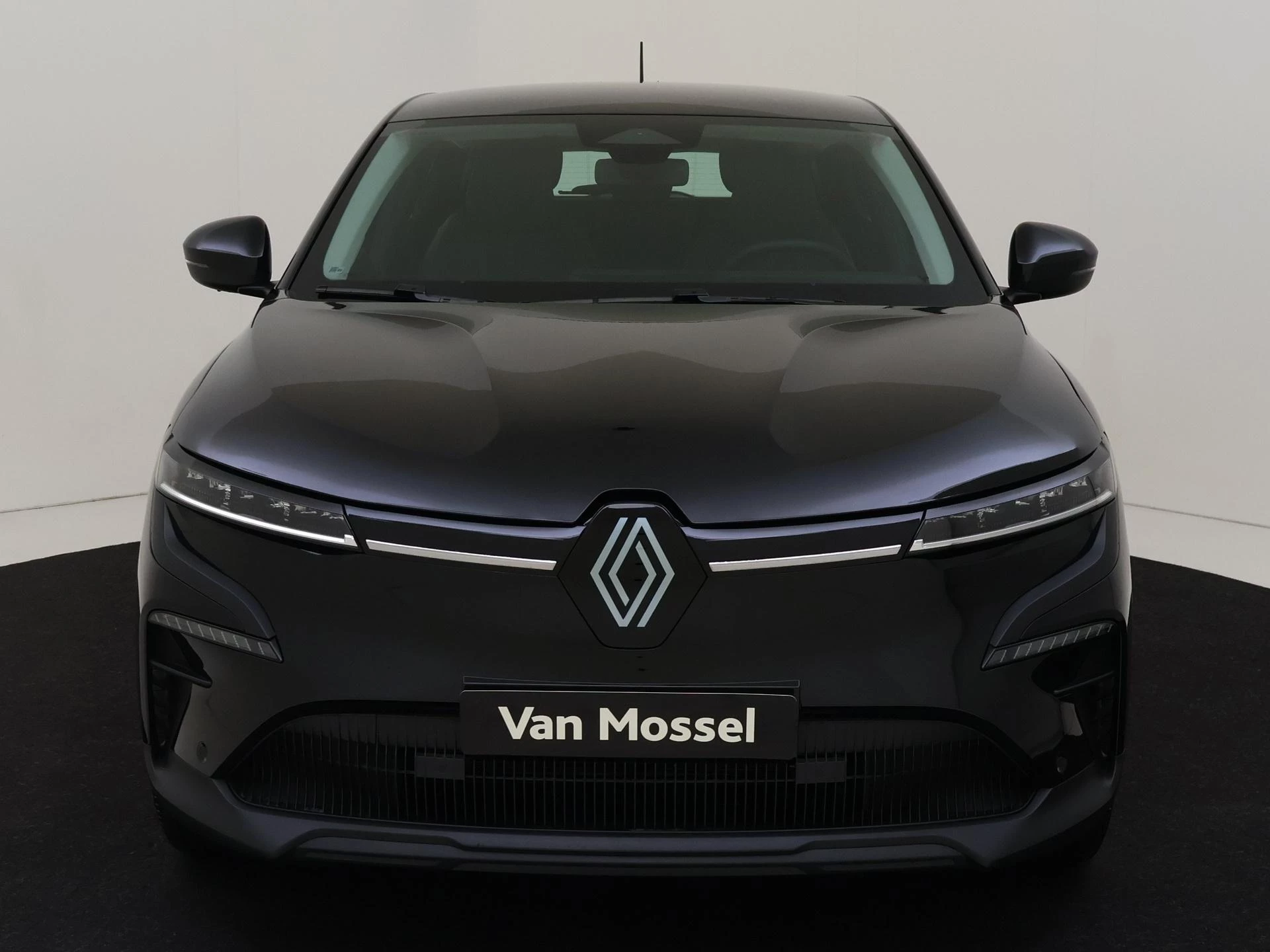 Renault-Megane E-Tech-image-8