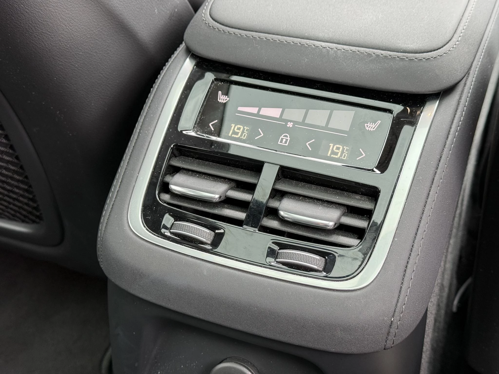 Volvo XC90 T8 Plug-in hybrid AWD Ultra Dark
