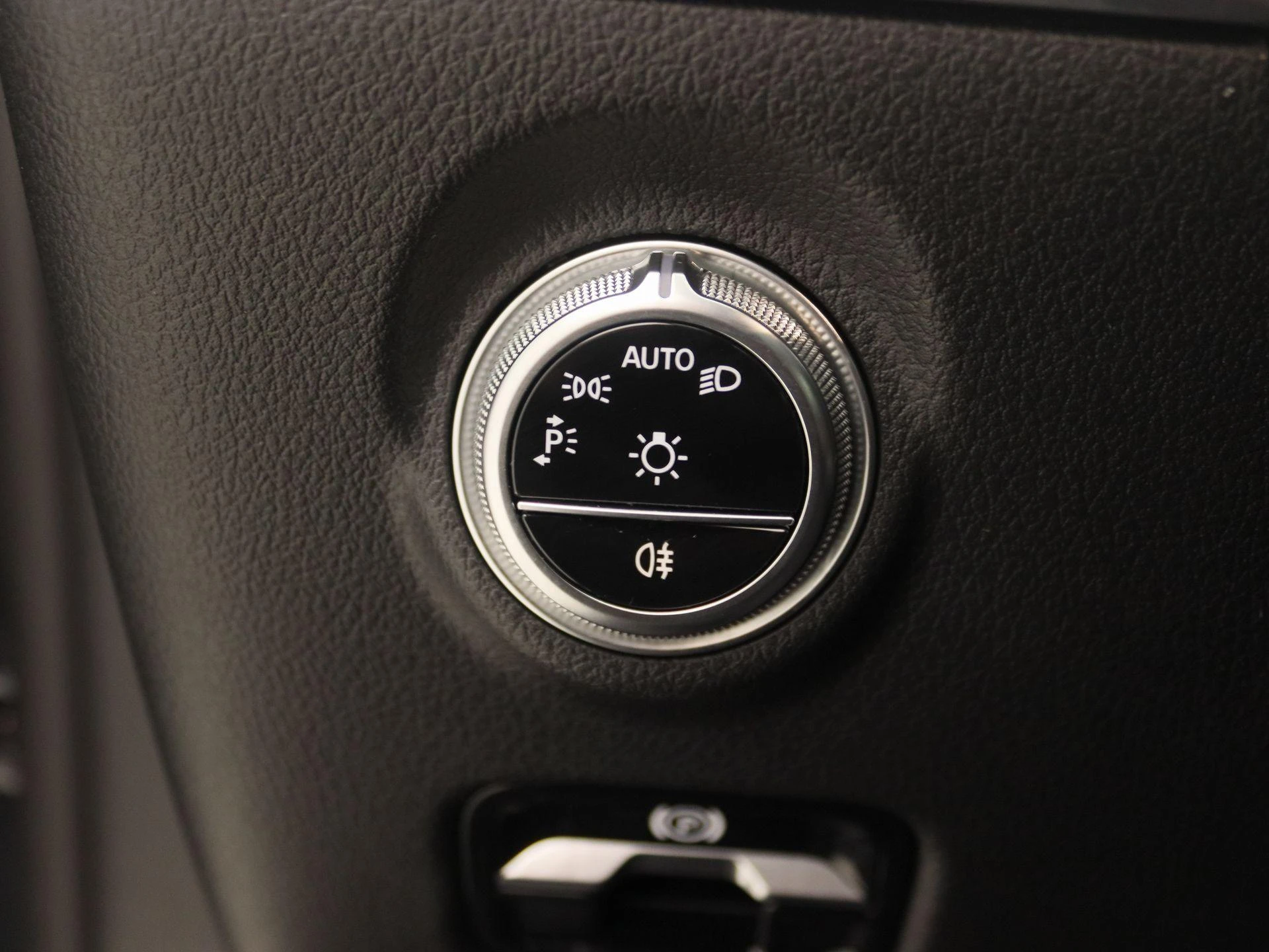 Mercedes-Benz-C-Klasse-image-18