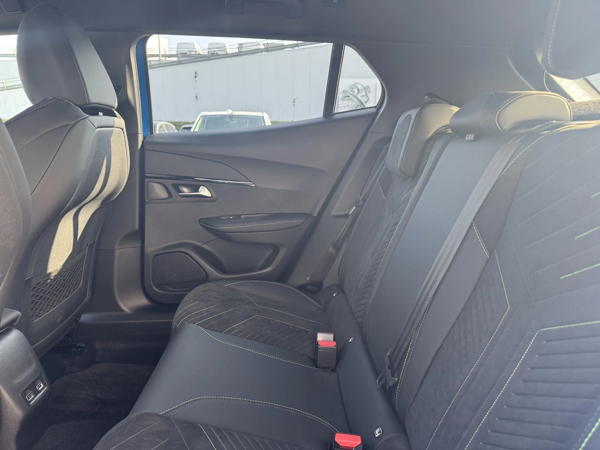 Peugeot-e-2008-image-13