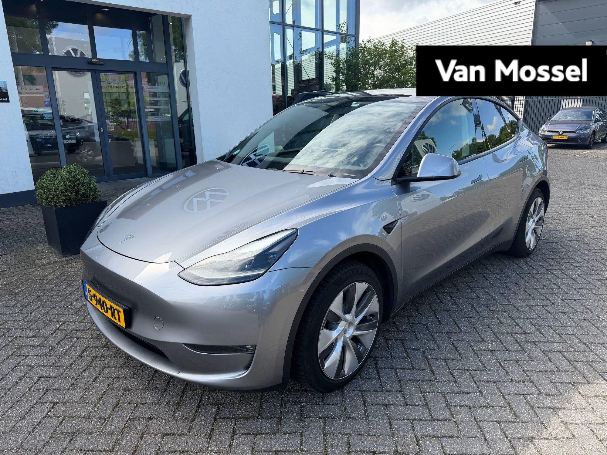Tesla-Model Y-image-0