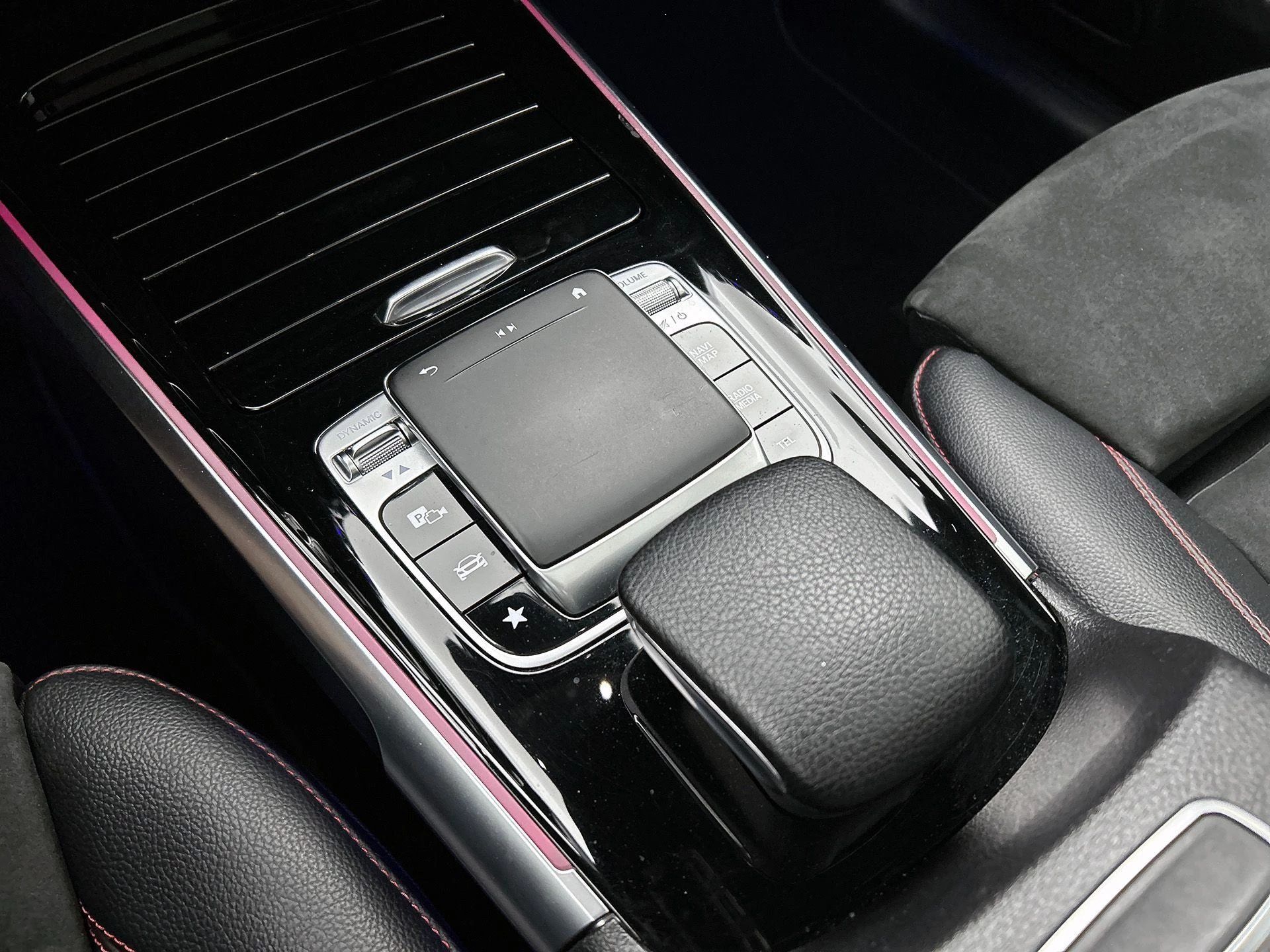 Mercedes-Benz-GLB-image-38
