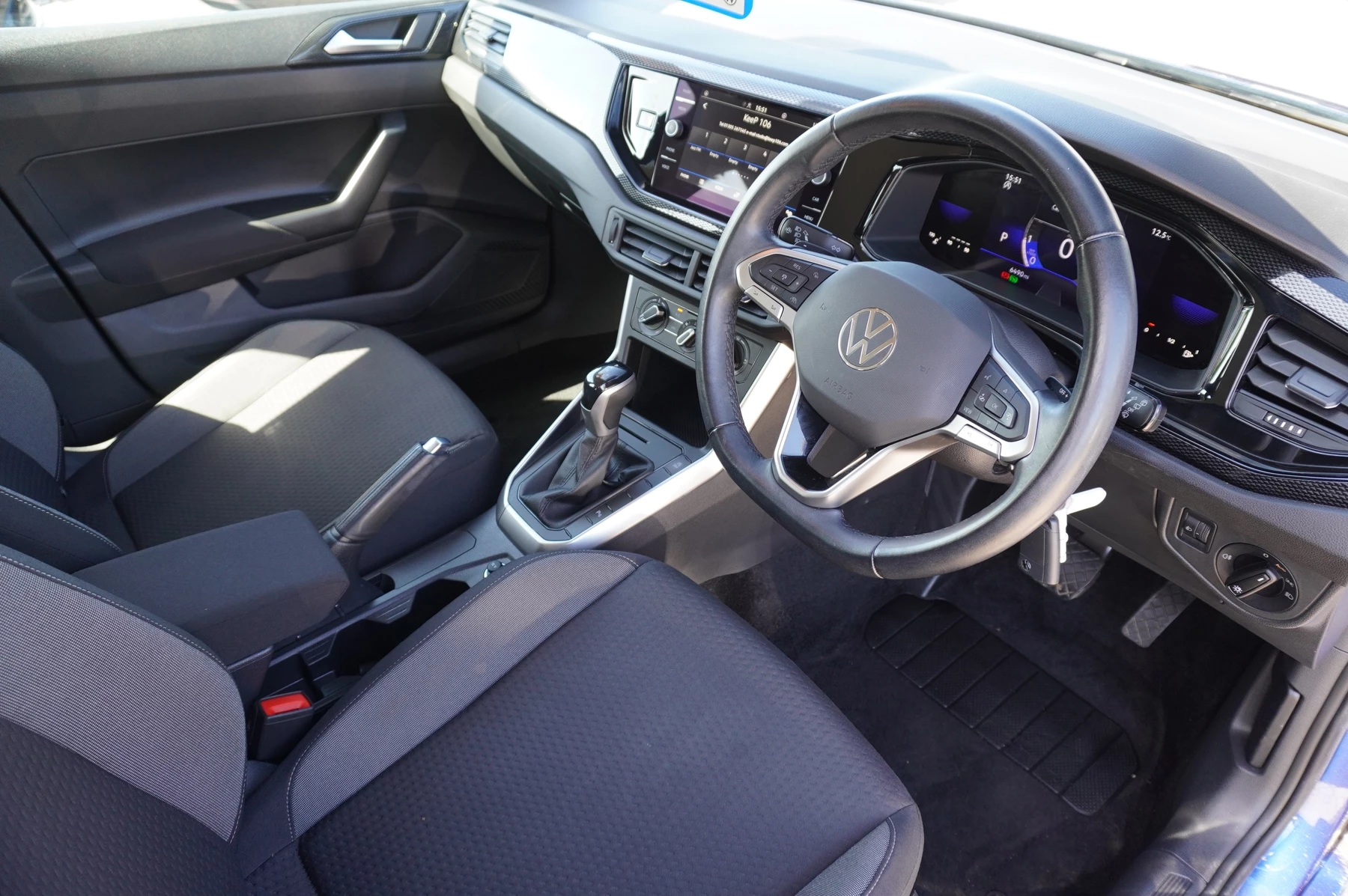 Volkswagen-Polo-image-5