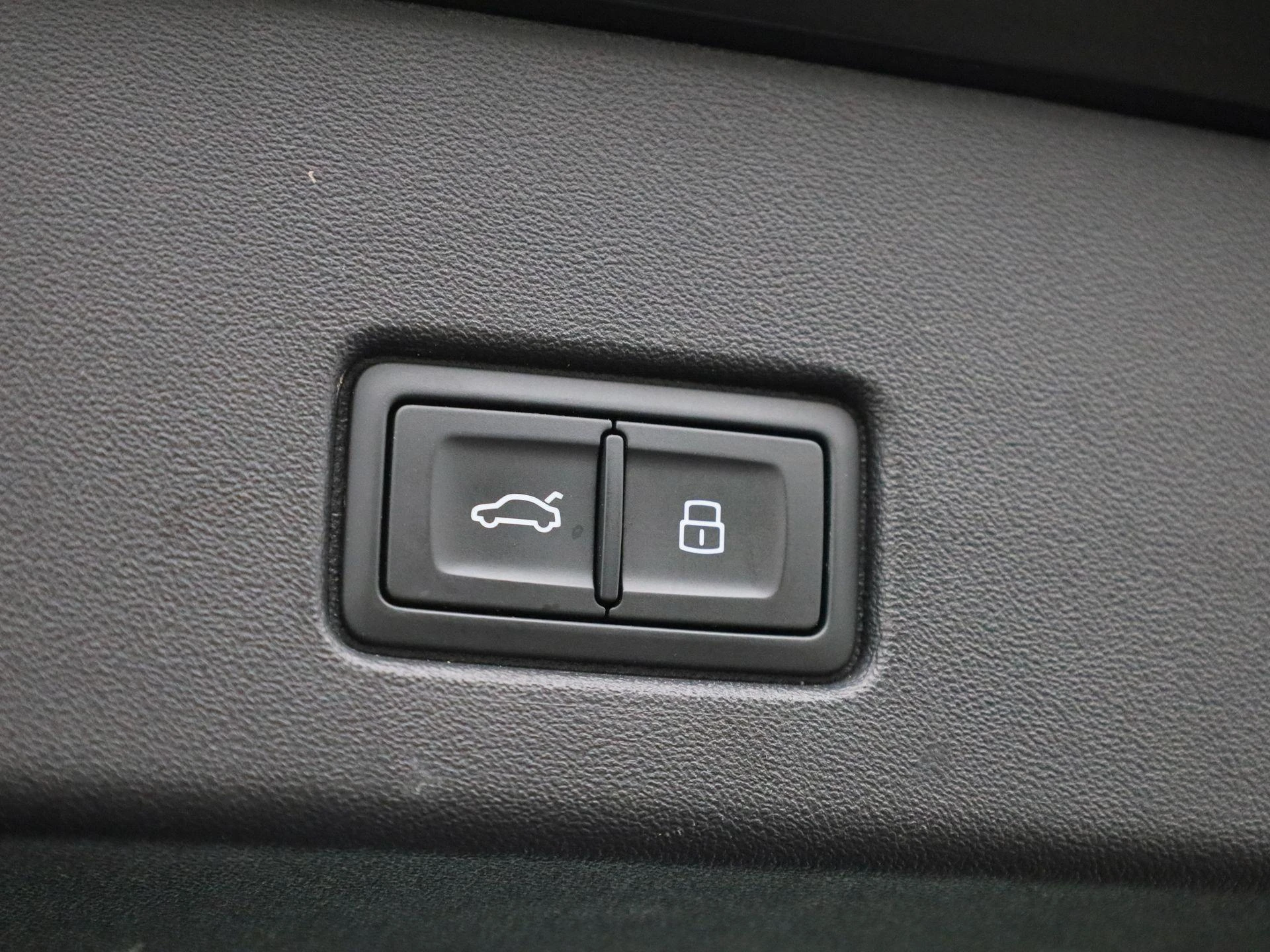 Audi-Q4 e-tron-image-14