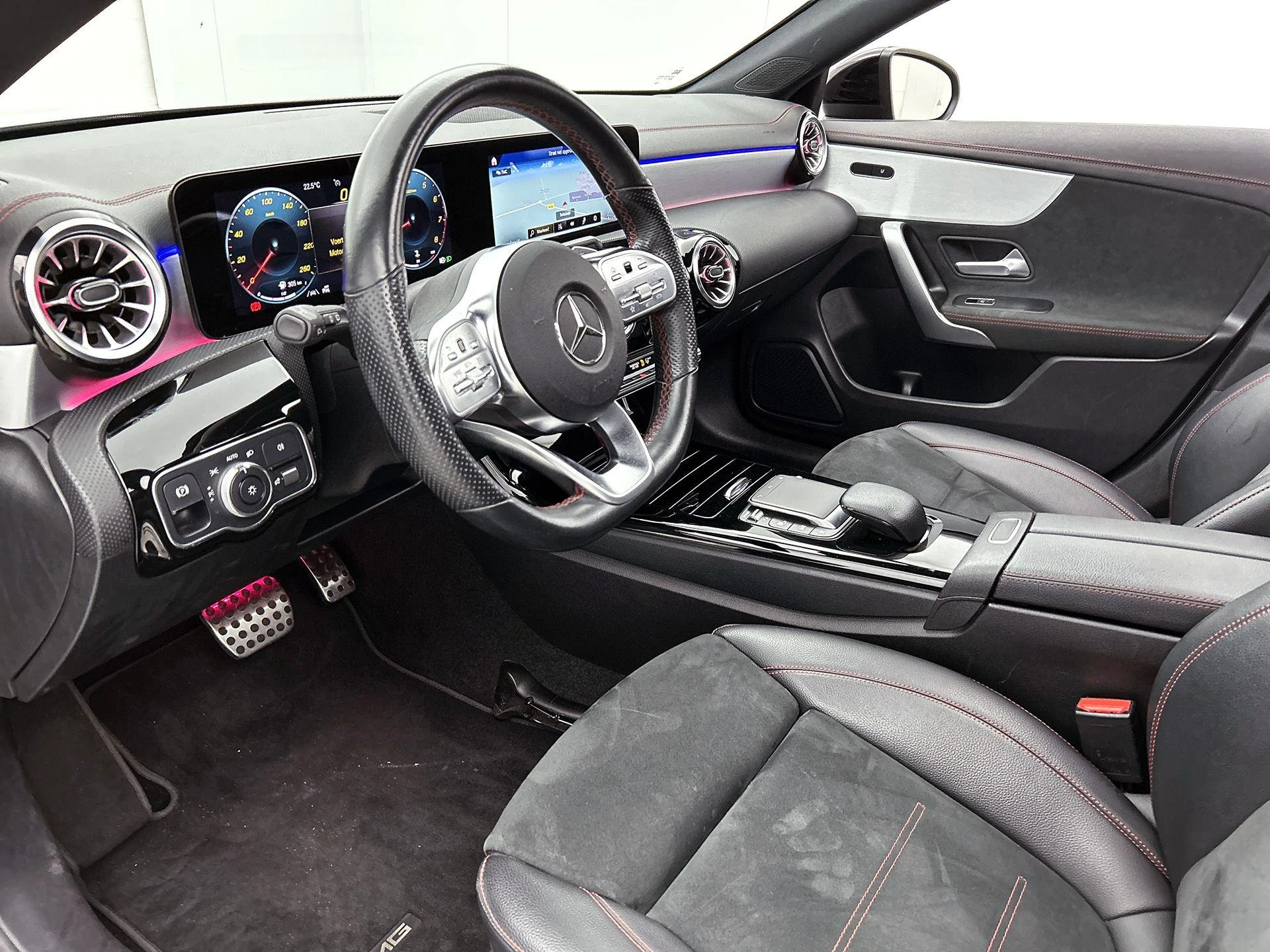 Mercedes-Benz-CLA-image-22