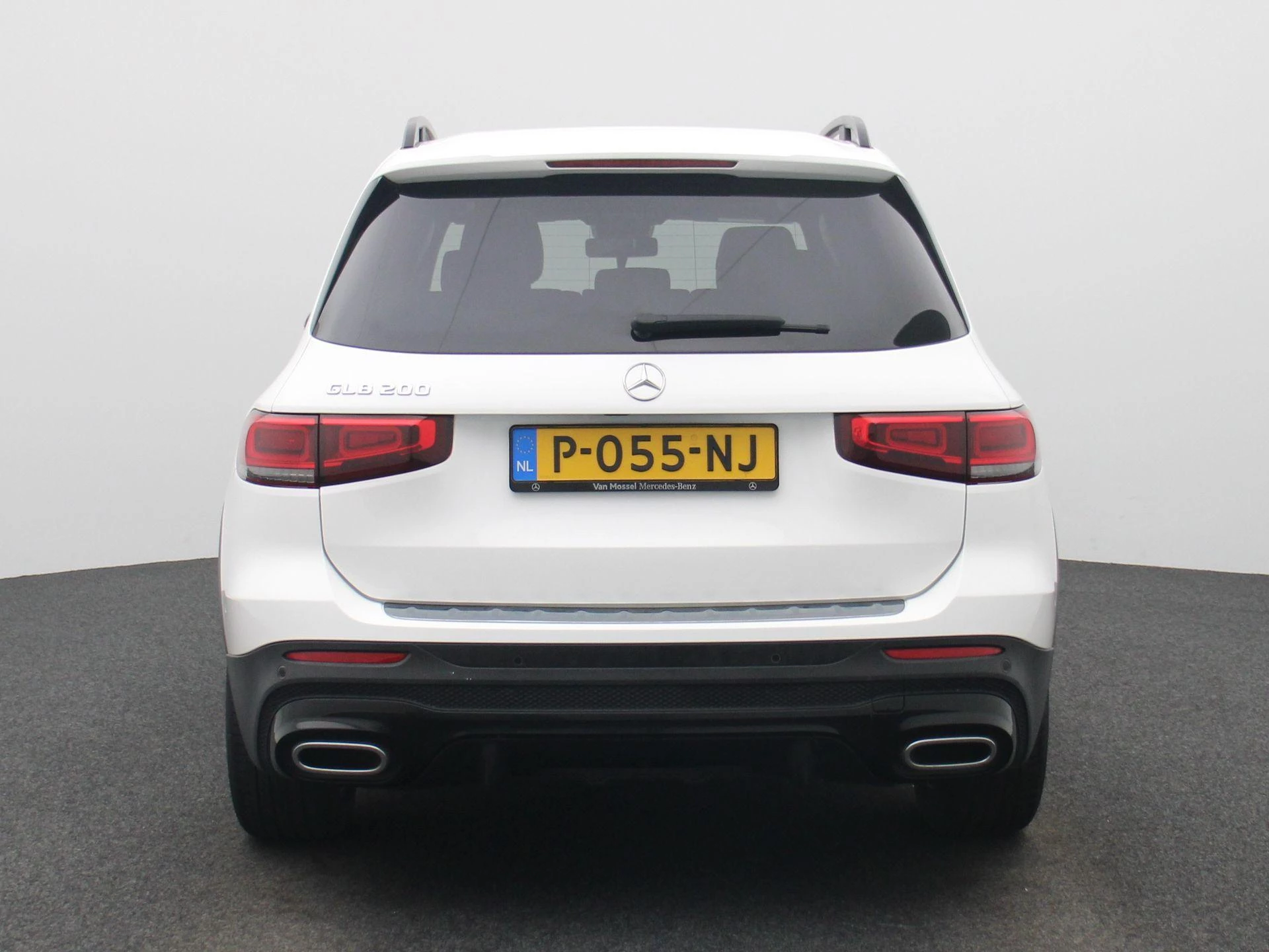 Mercedes-Benz-GLB-image-4