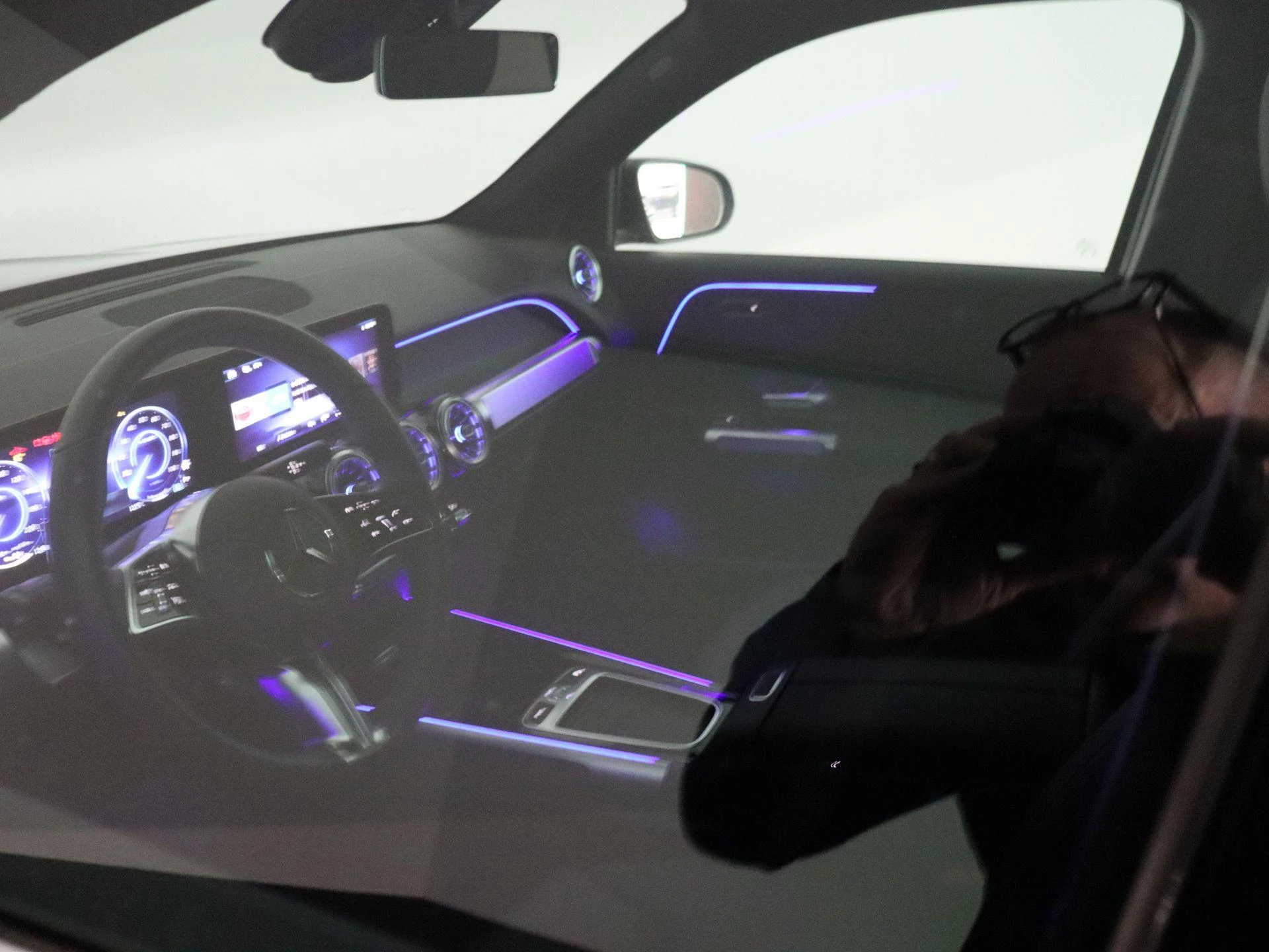 Mercedes-Benz EQB 250+ Luxury Line + 7 ZITPLAATSEN + CARPLAY +