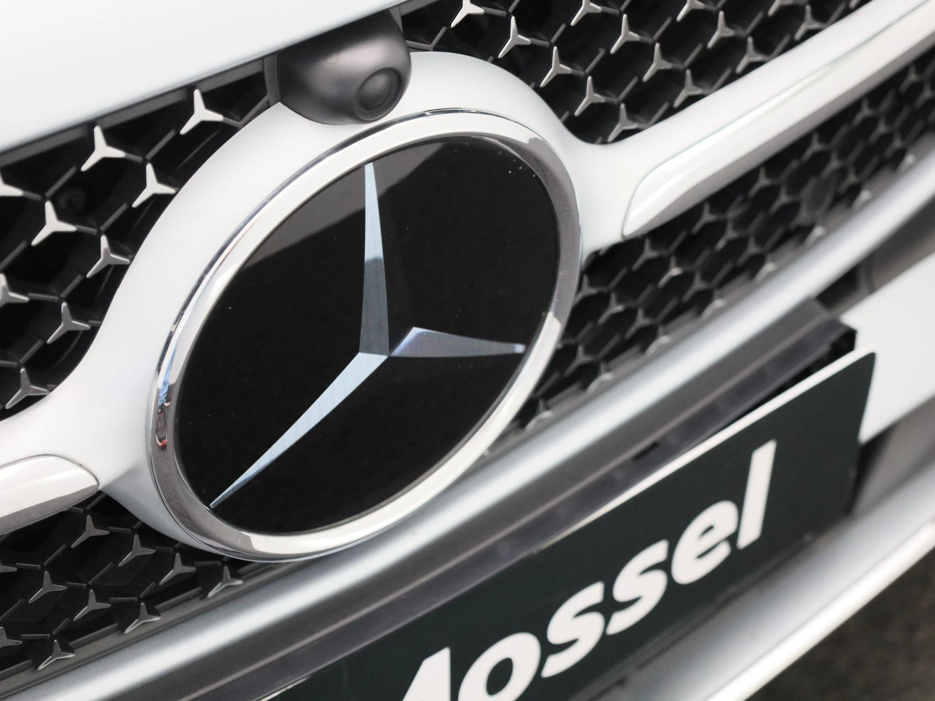 Mercedes-Benz-C-Klasse-image-40