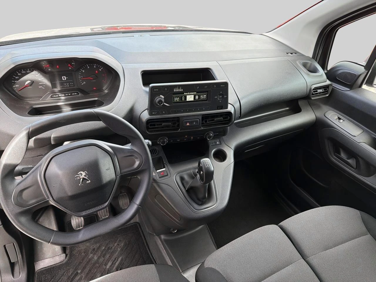 Peugeot-Partner-image-12