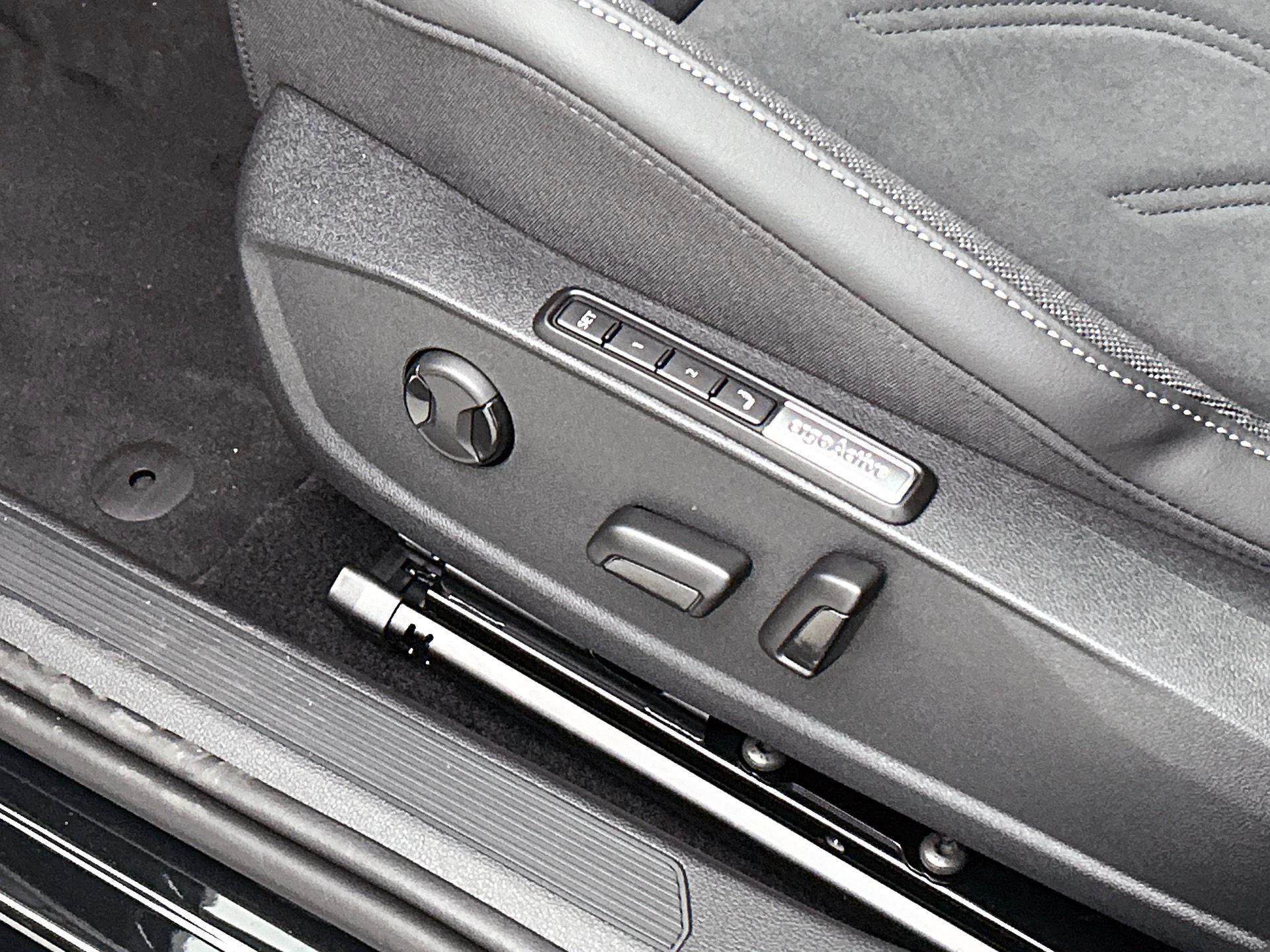 Volkswagen-Golf-image-24