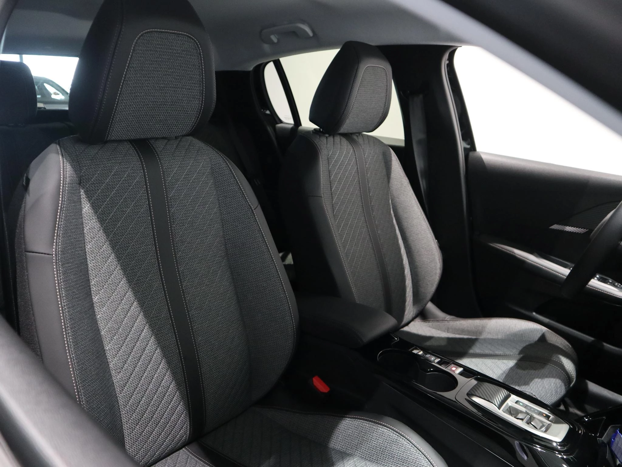 Peugeot-208-image-28