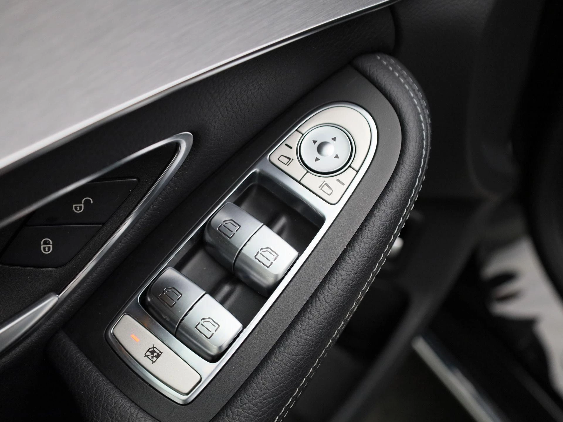 Mercedes-Benz-C-Klasse-image-28