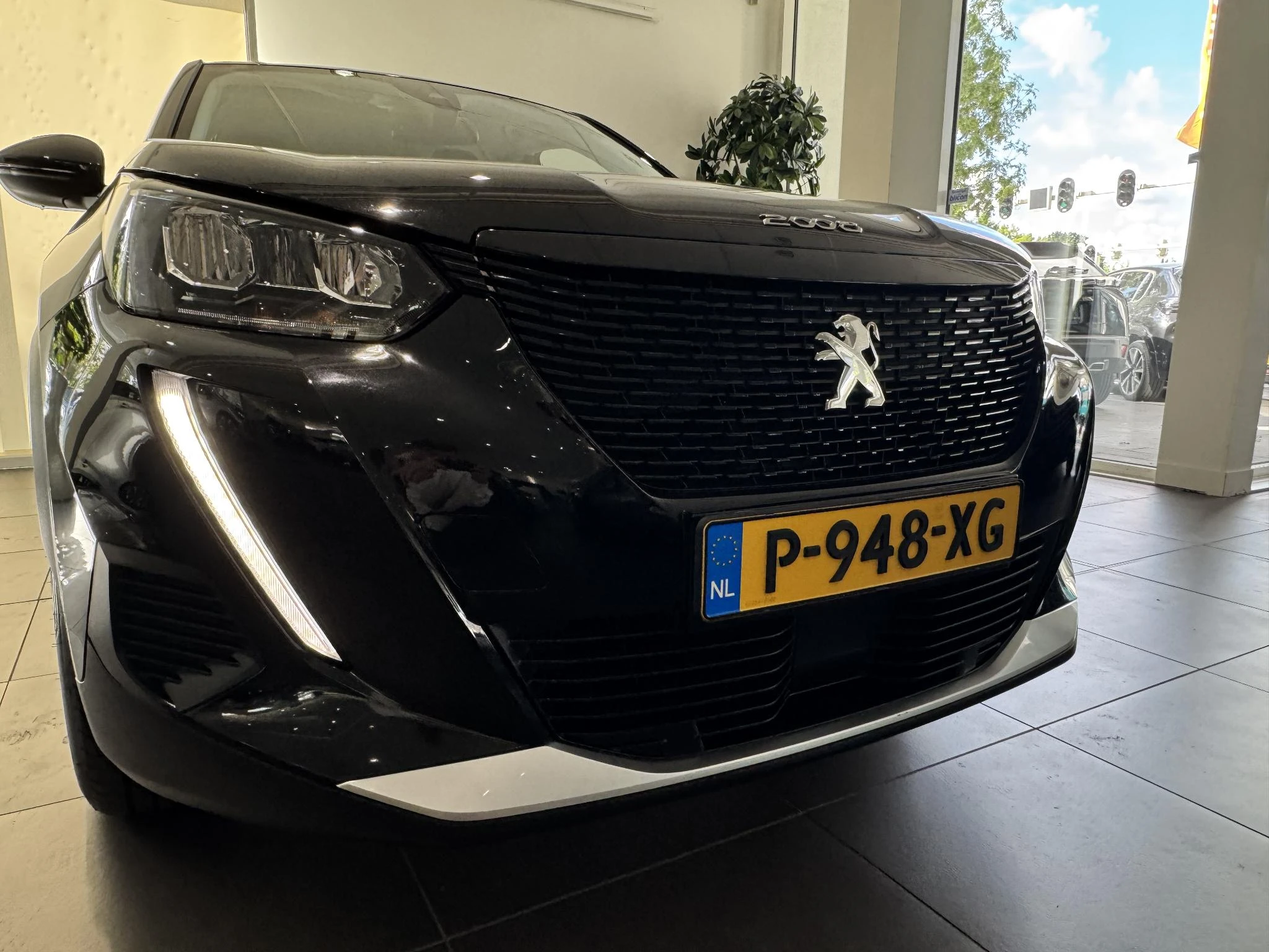 Peugeot-e-2008-image-1