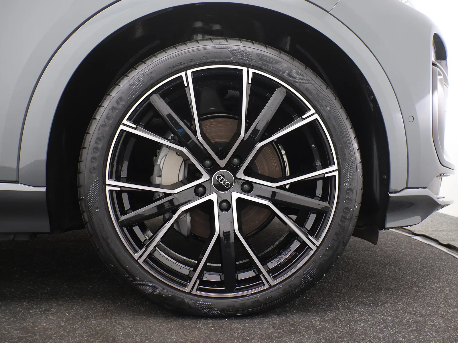 Audi Q6 e-tron Audi Q6 SUV S line e-tron quattro 387pk DEMO