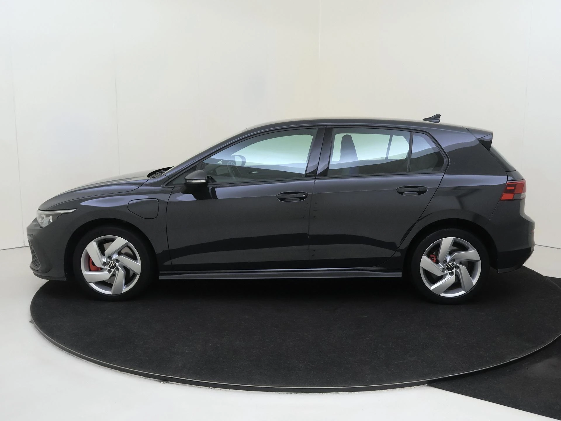Volkswagen-Golf-image-8
