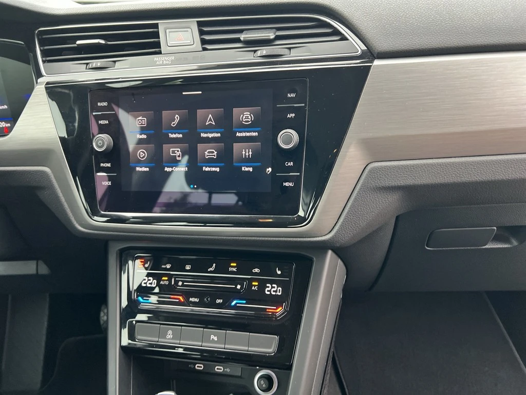 Volkswagen-Touran-image-10