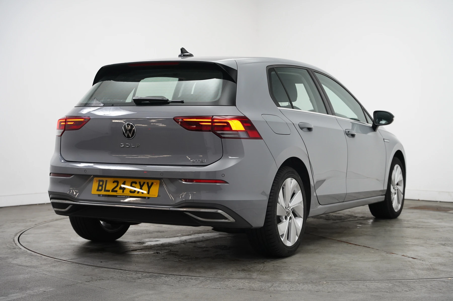 Volkswagen-Golf-image-15