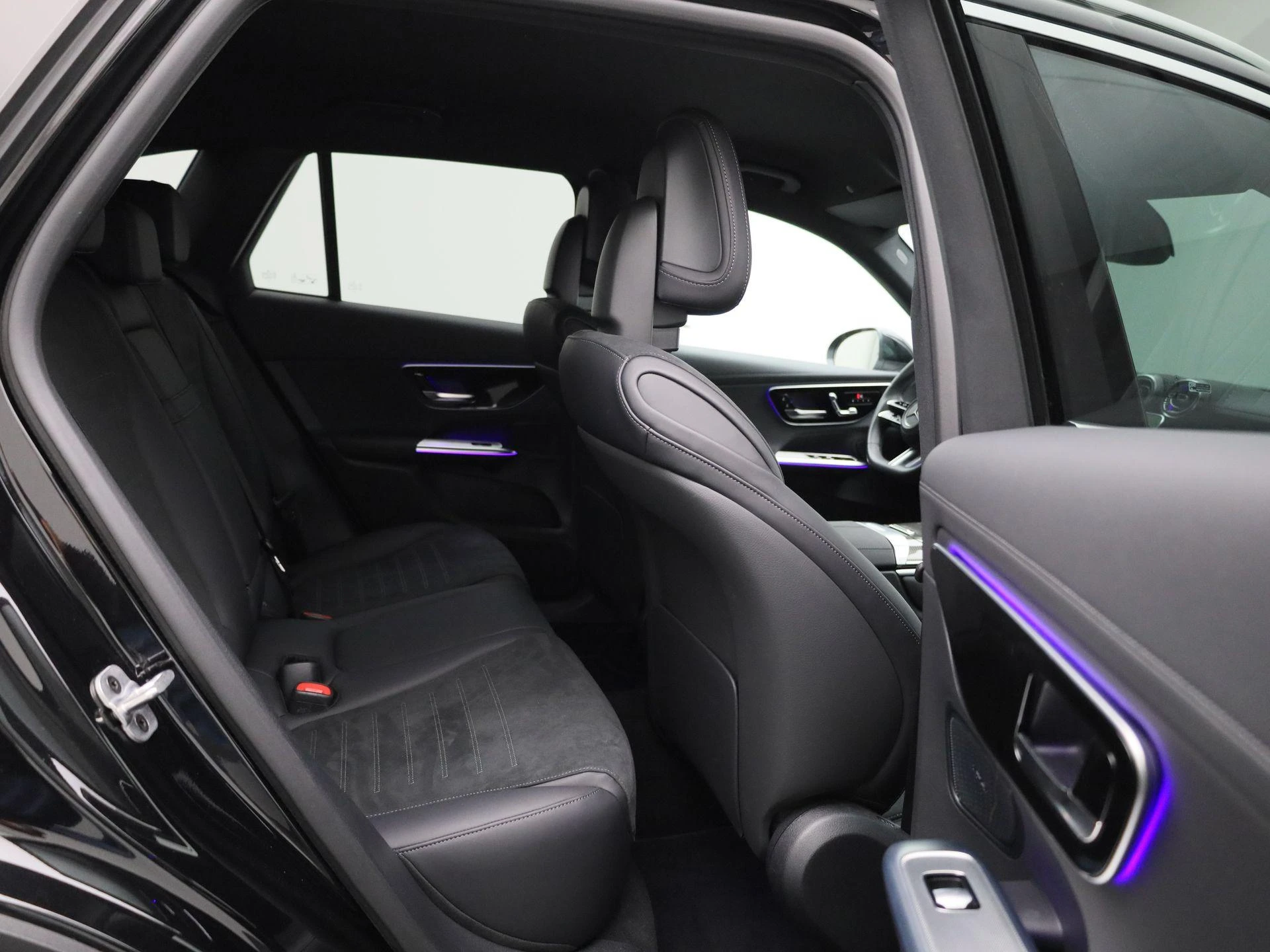 Mercedes-Benz-GLC-image-41
