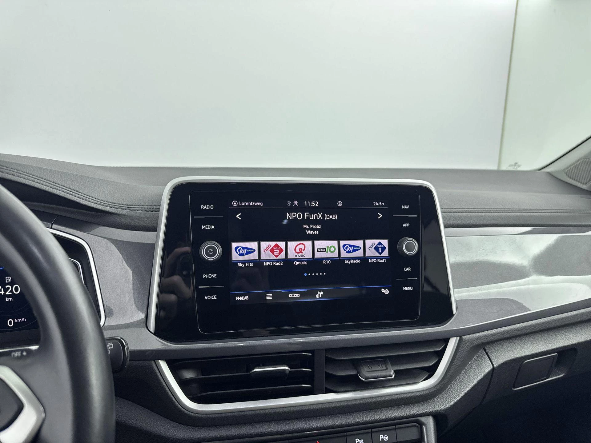 Volkswagen-T-Roc-image-6