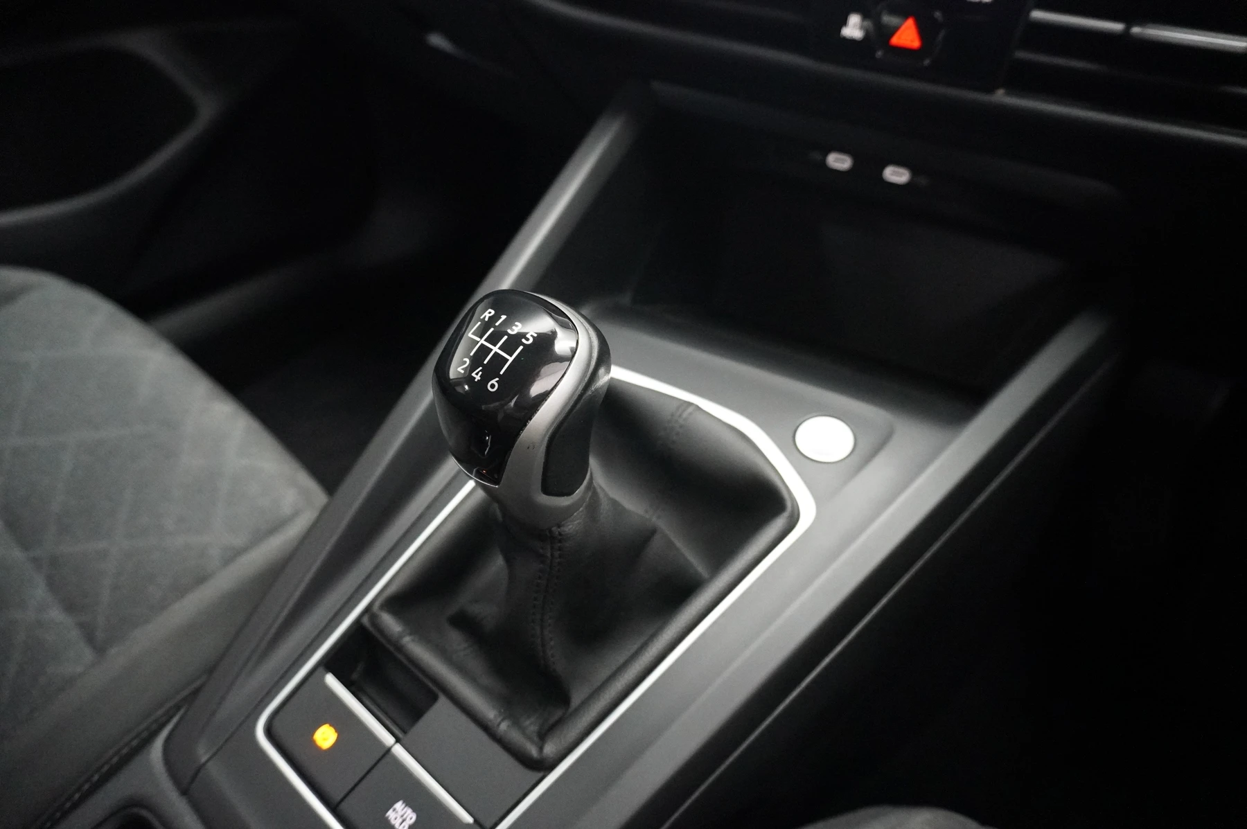 Volkswagen-Golf-image-27