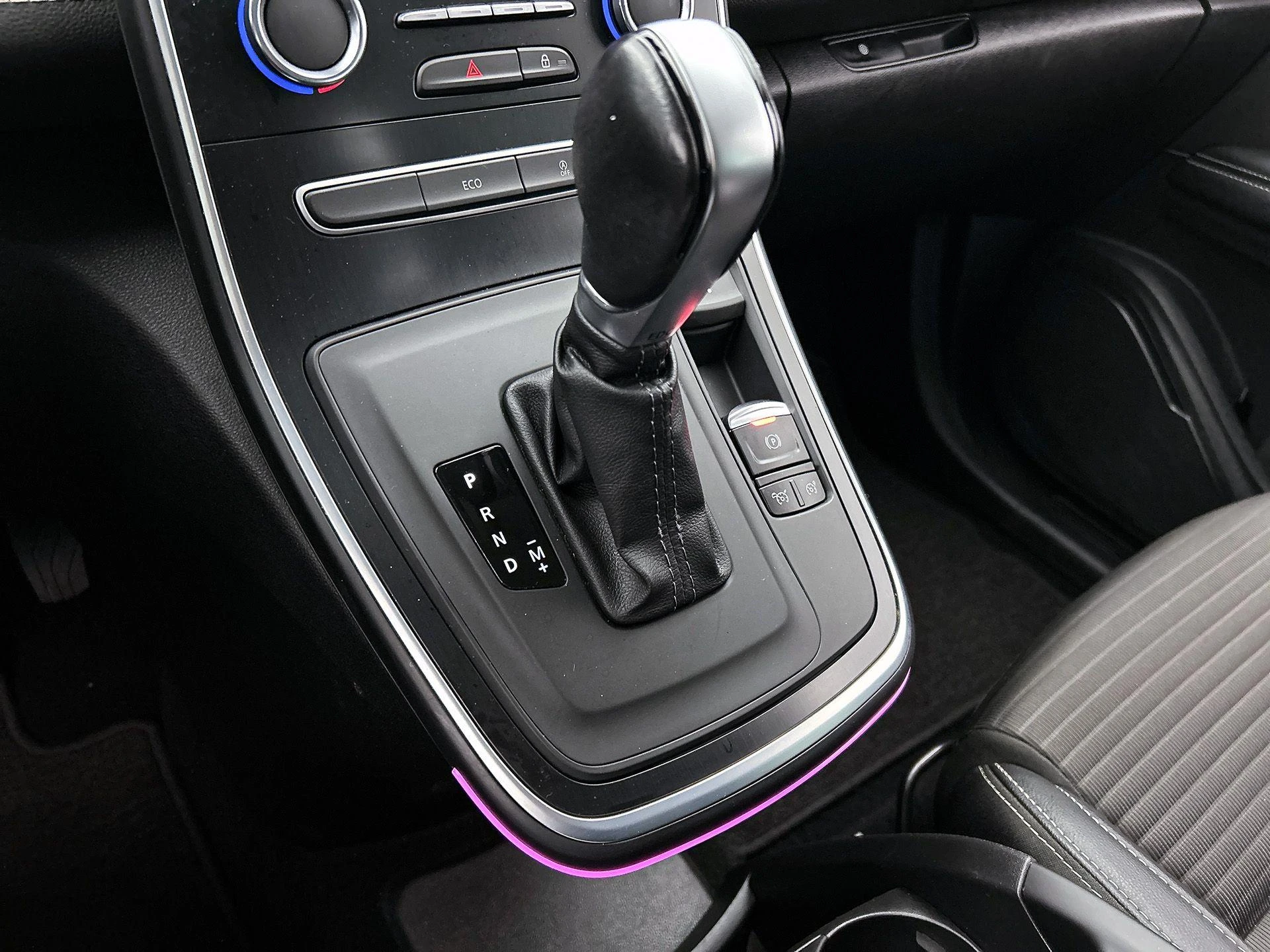 Renault-Grand Scénic-image-9
