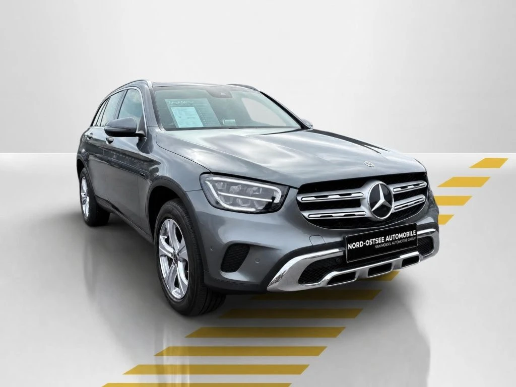 Mercedes-Benz-GLC 300 de-image-17