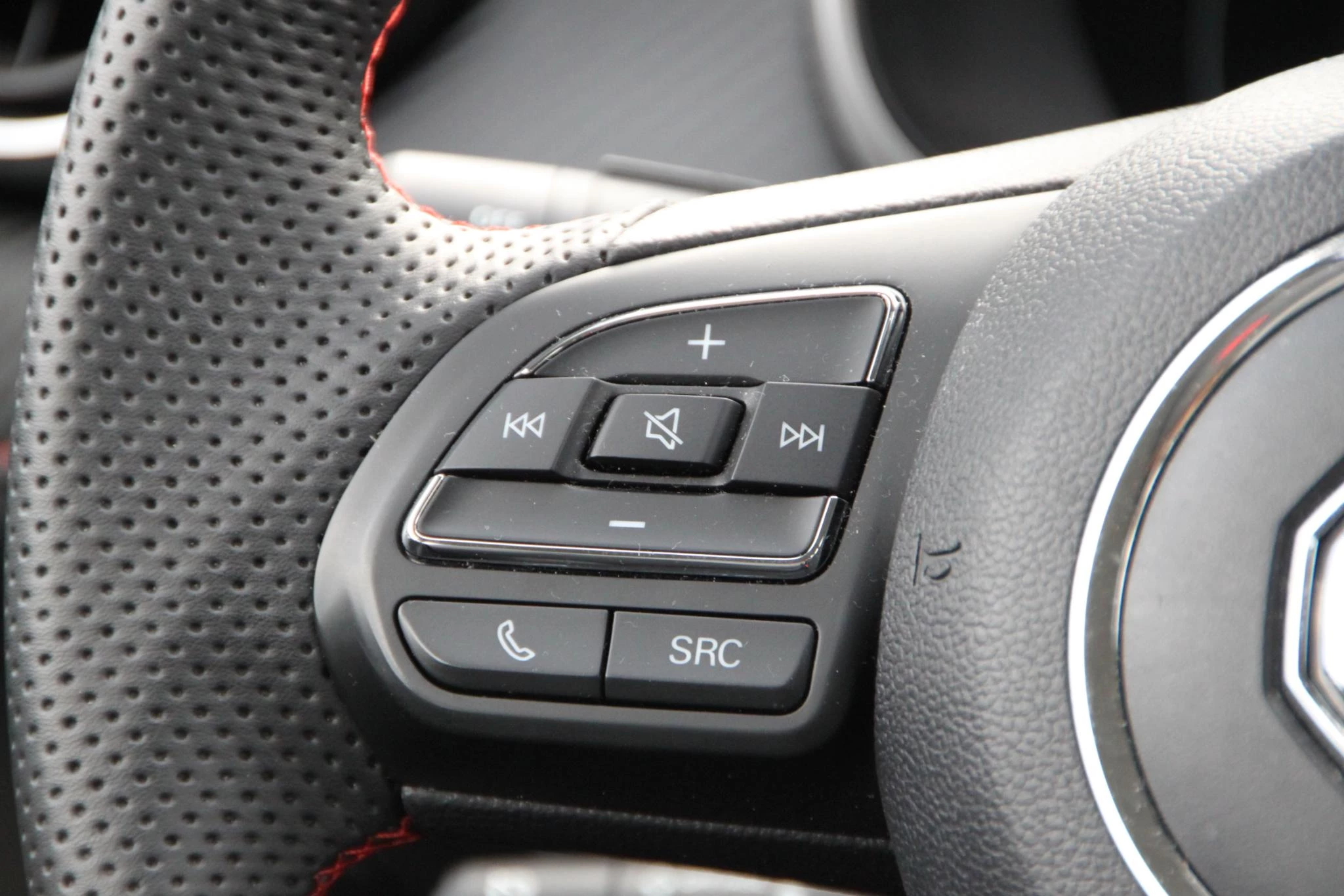 MG ZS 1.5 VTi-Tech MT LUXURY