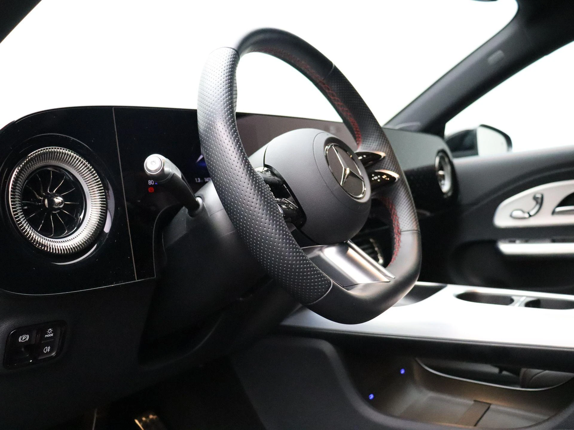 Mercedes-Benz-CLA-image-10