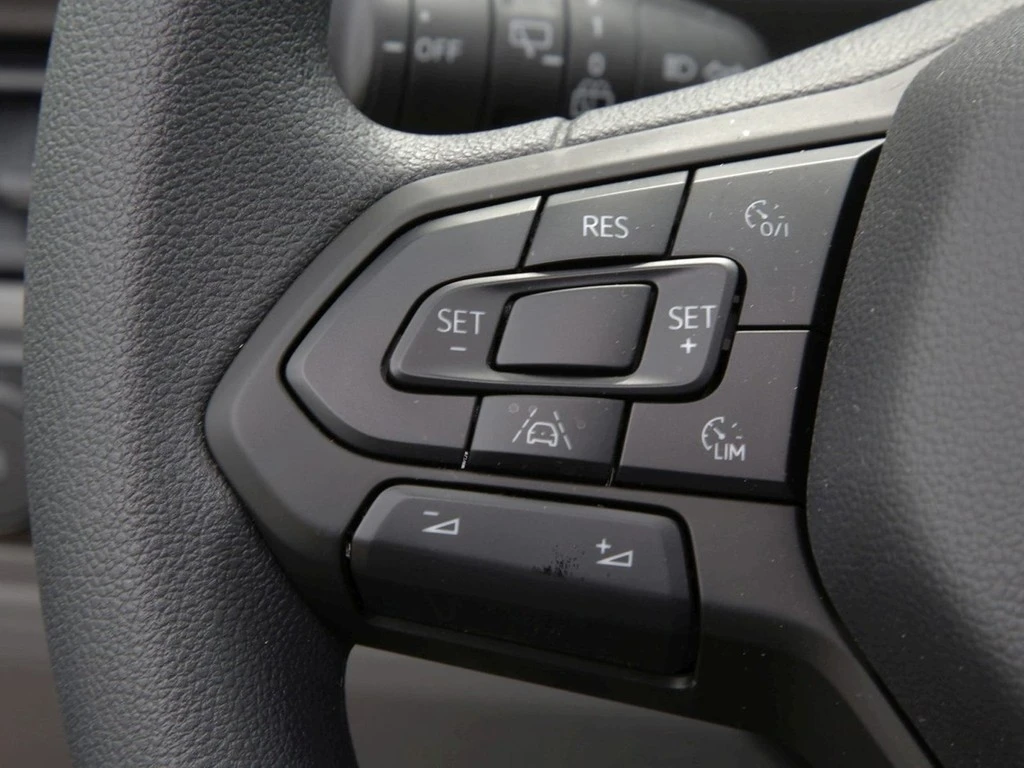 Volkswagen-Transporter-image-14