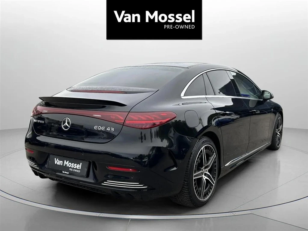 Mercedes-Benz-EQE-image-4