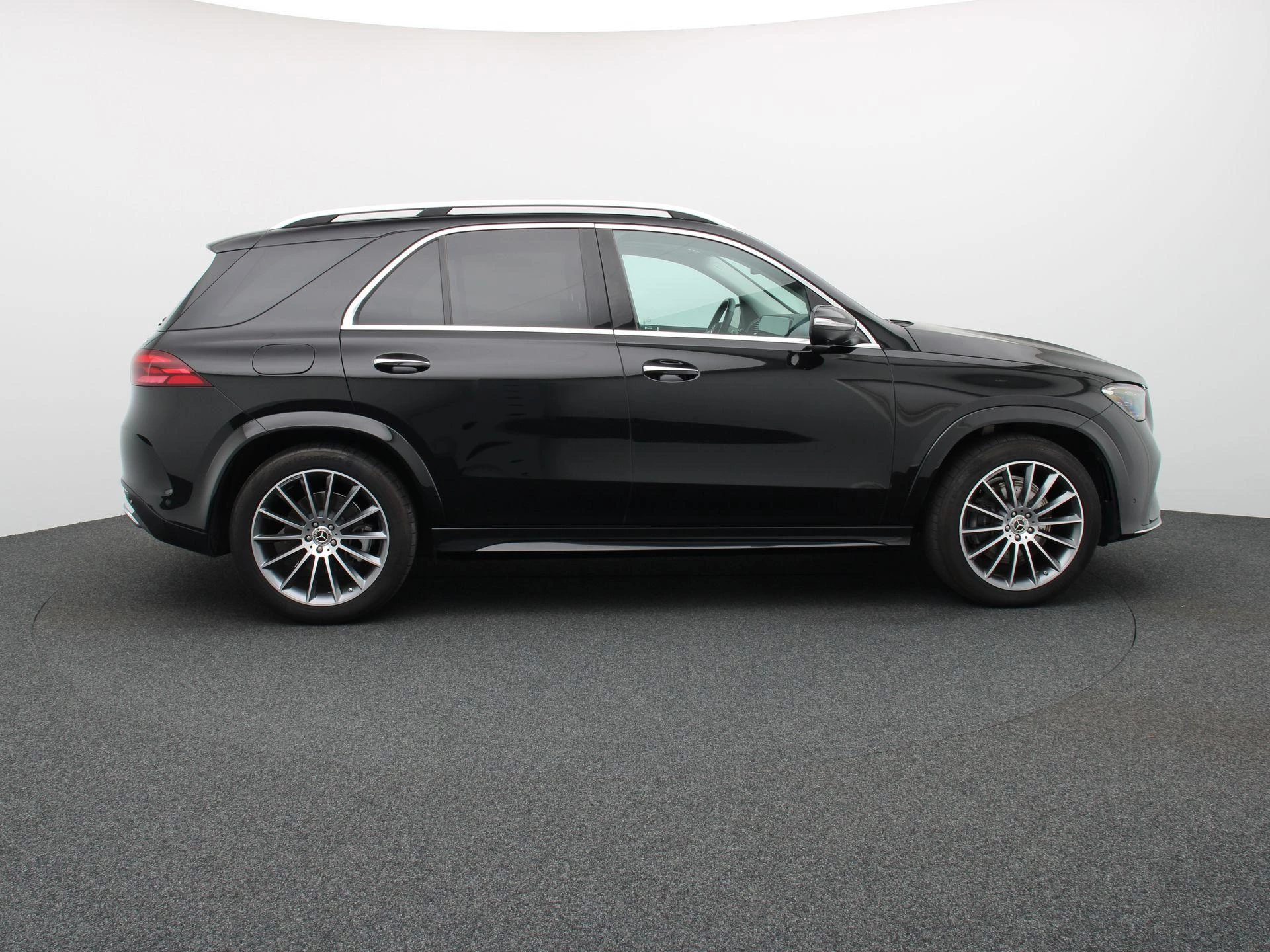 Mercedes-Benz GLE 300 d 4MATIC AMG LINE + AIRMATIC + TREKHAAK 3.5 TON + BURMESTER + PANO +