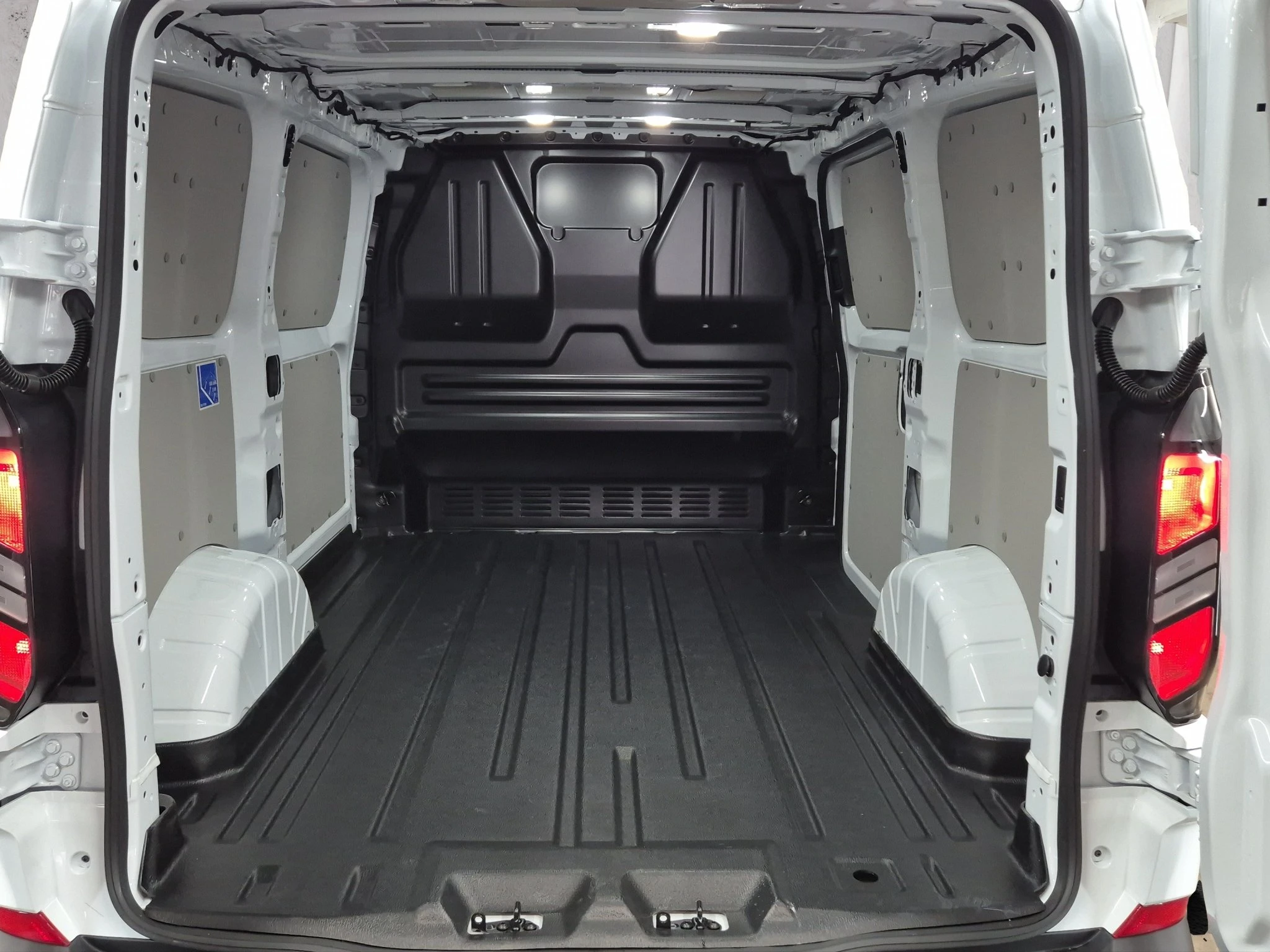 Ford-Transit Custom-image-16