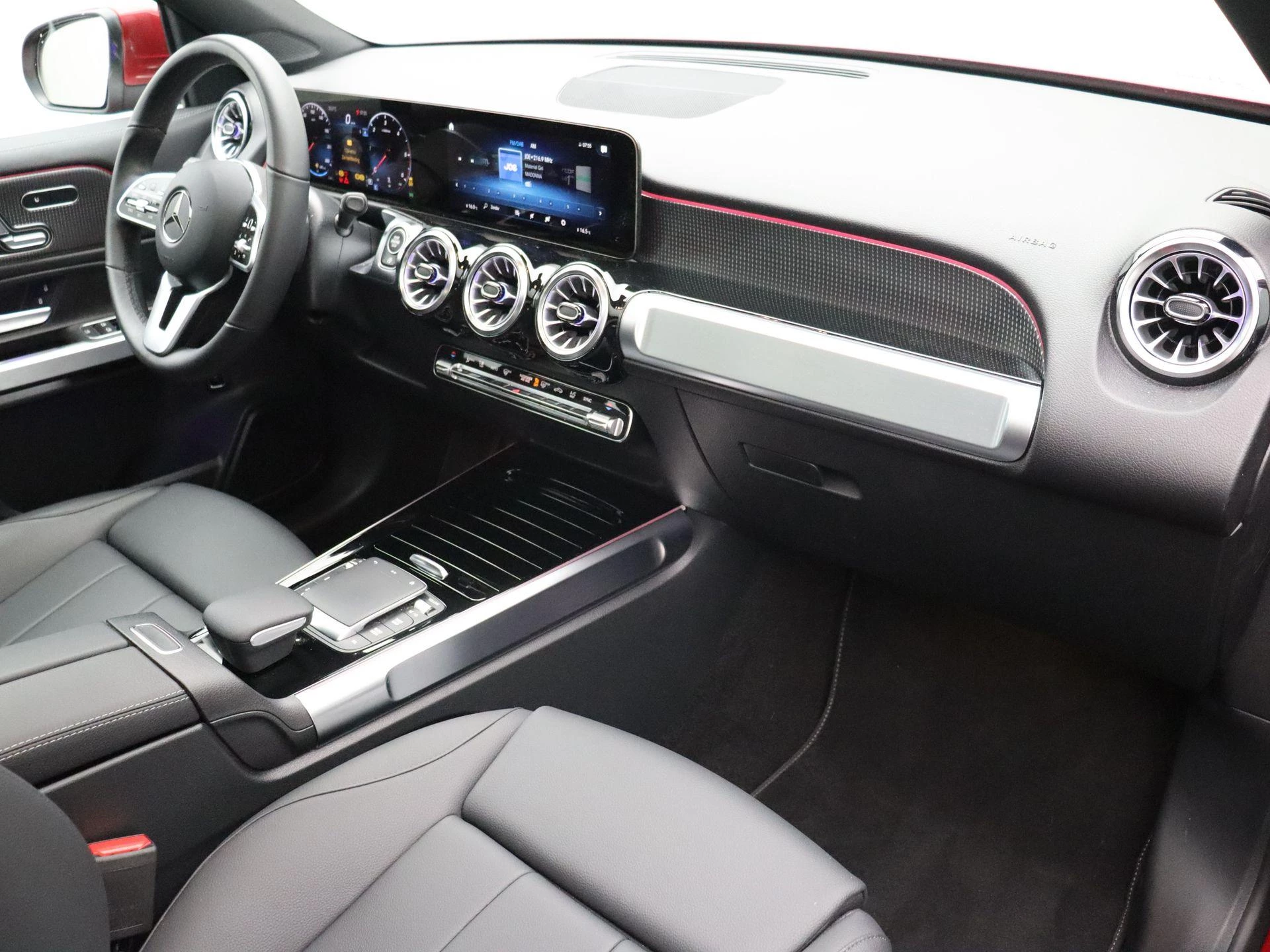 Mercedes-Benz GLB 180 d Business Solution + MULTIBEAM LED + PANO DAK + CARPLAY + LEDER +