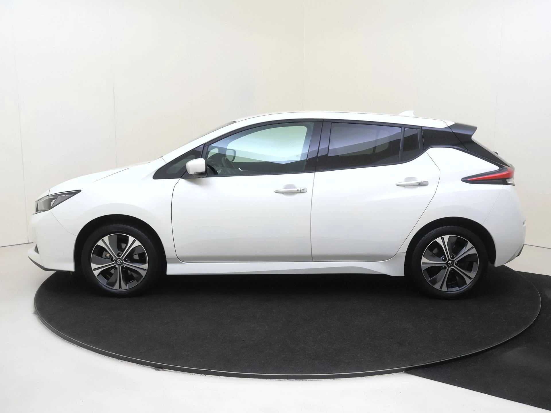Nissan-Leaf-image-7