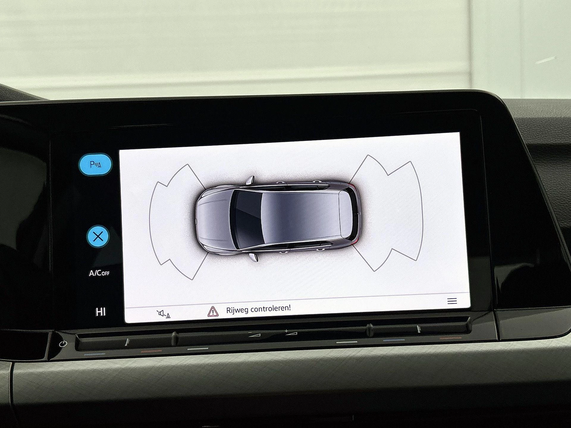 Volkswagen-Golf-image-9