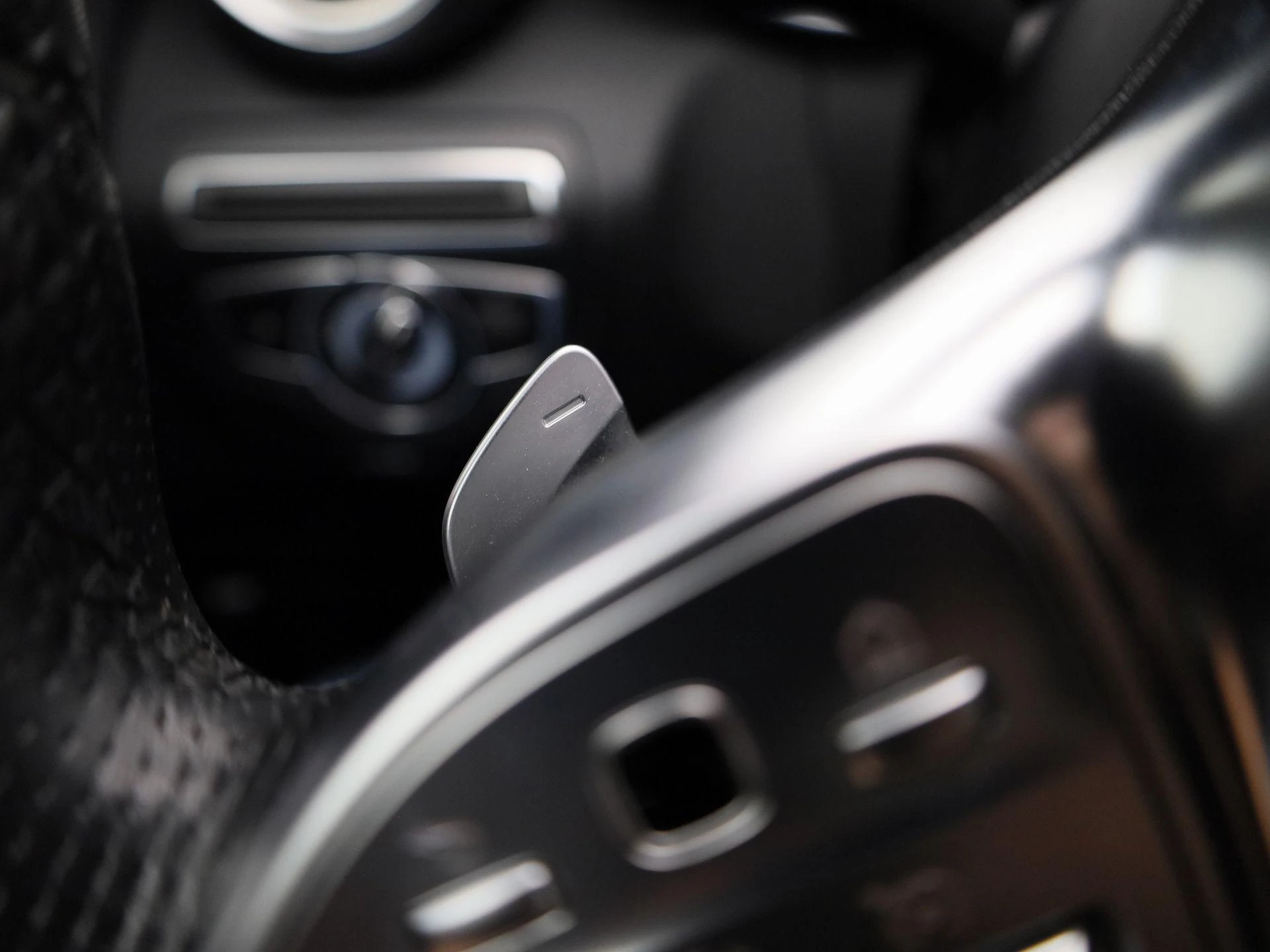 Mercedes-Benz-C-Klasse-image-25