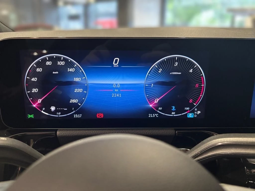 Mercedes-Benz-GLA 200 d-image-6