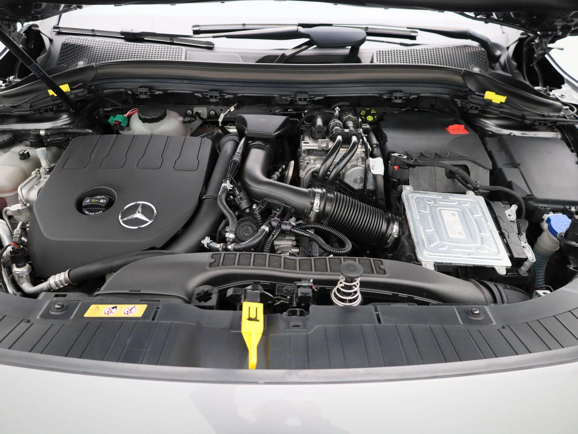 Mercedes-Benz-GLA-image-35
