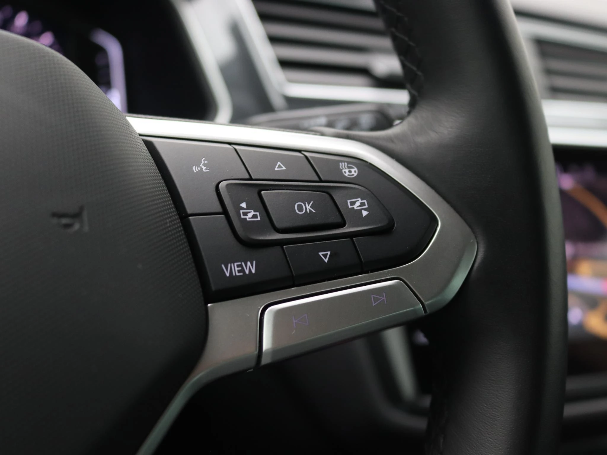 Volkswagen-Tiguan-image-25