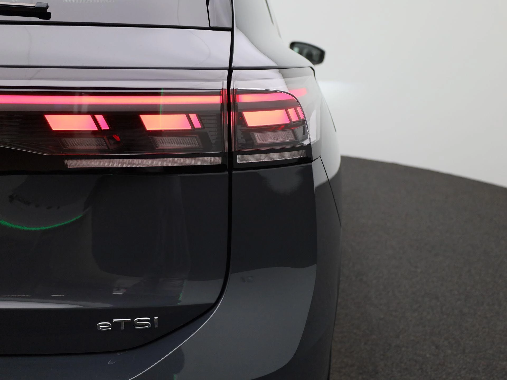 Volkswagen-Tiguan-image-35