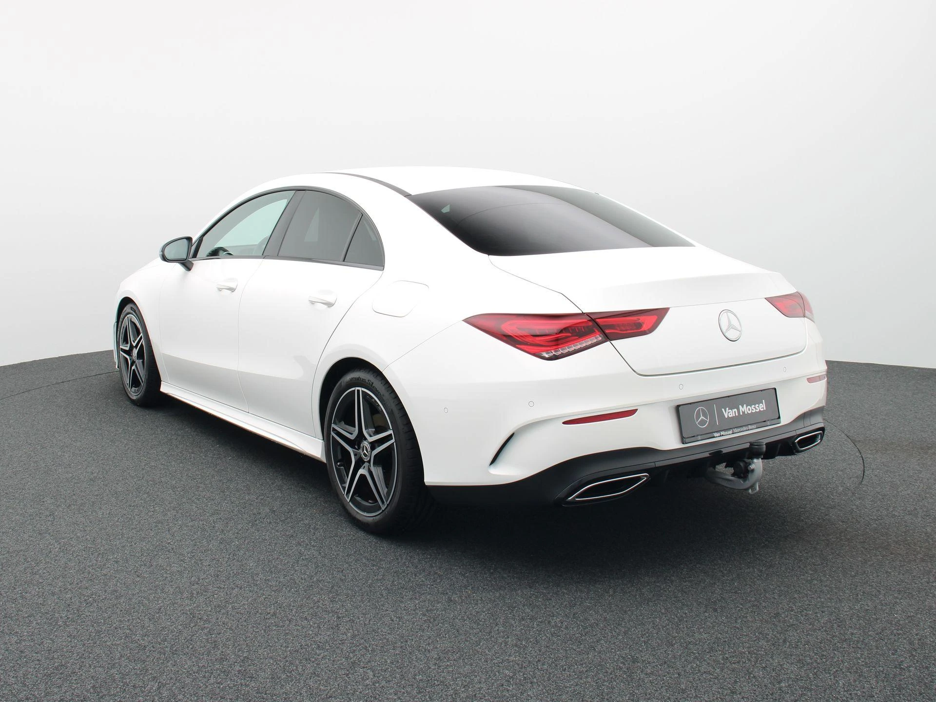 Mercedes-Benz-CLA-image-1