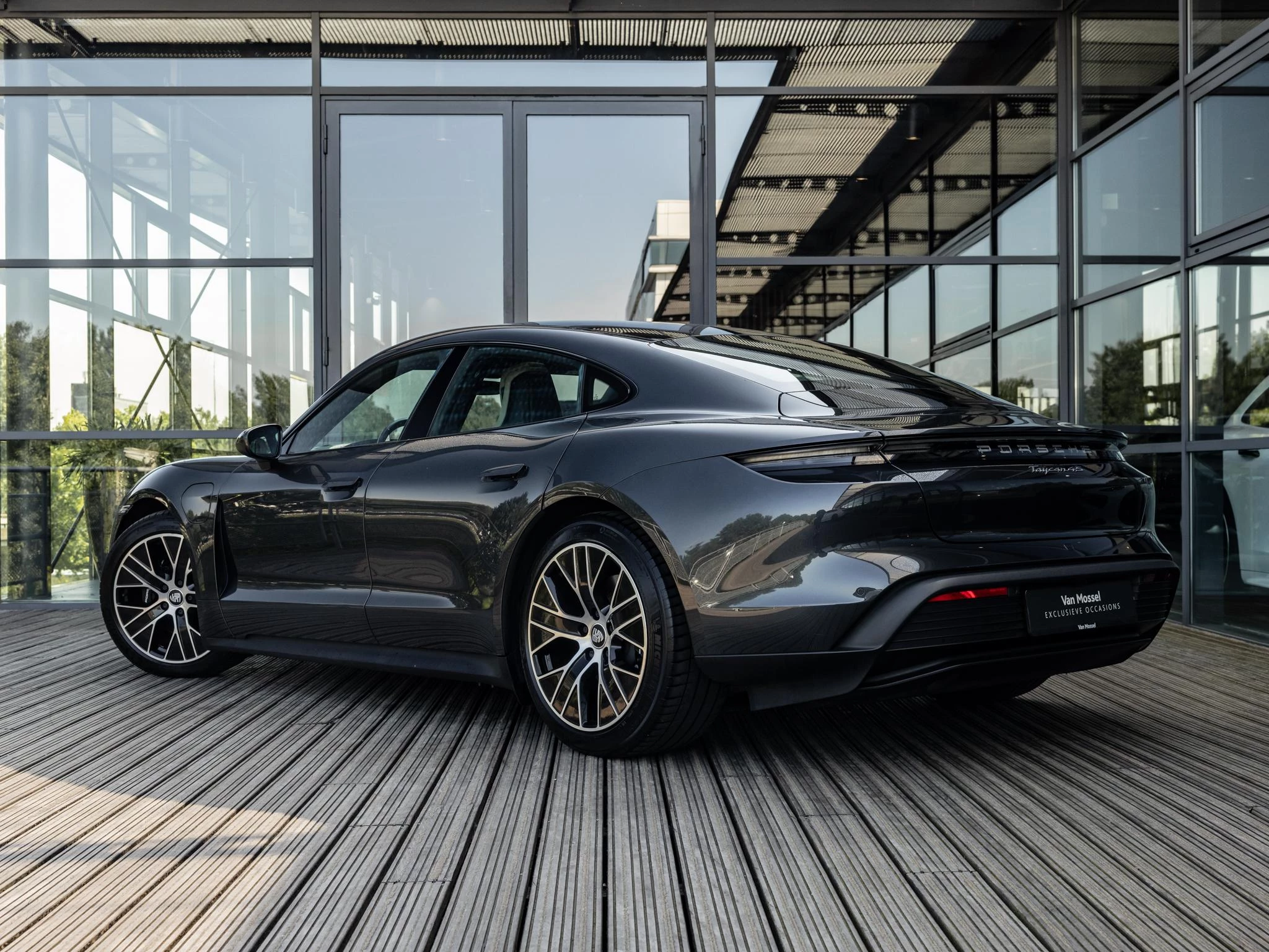 Porsche-Taycan-image-6
