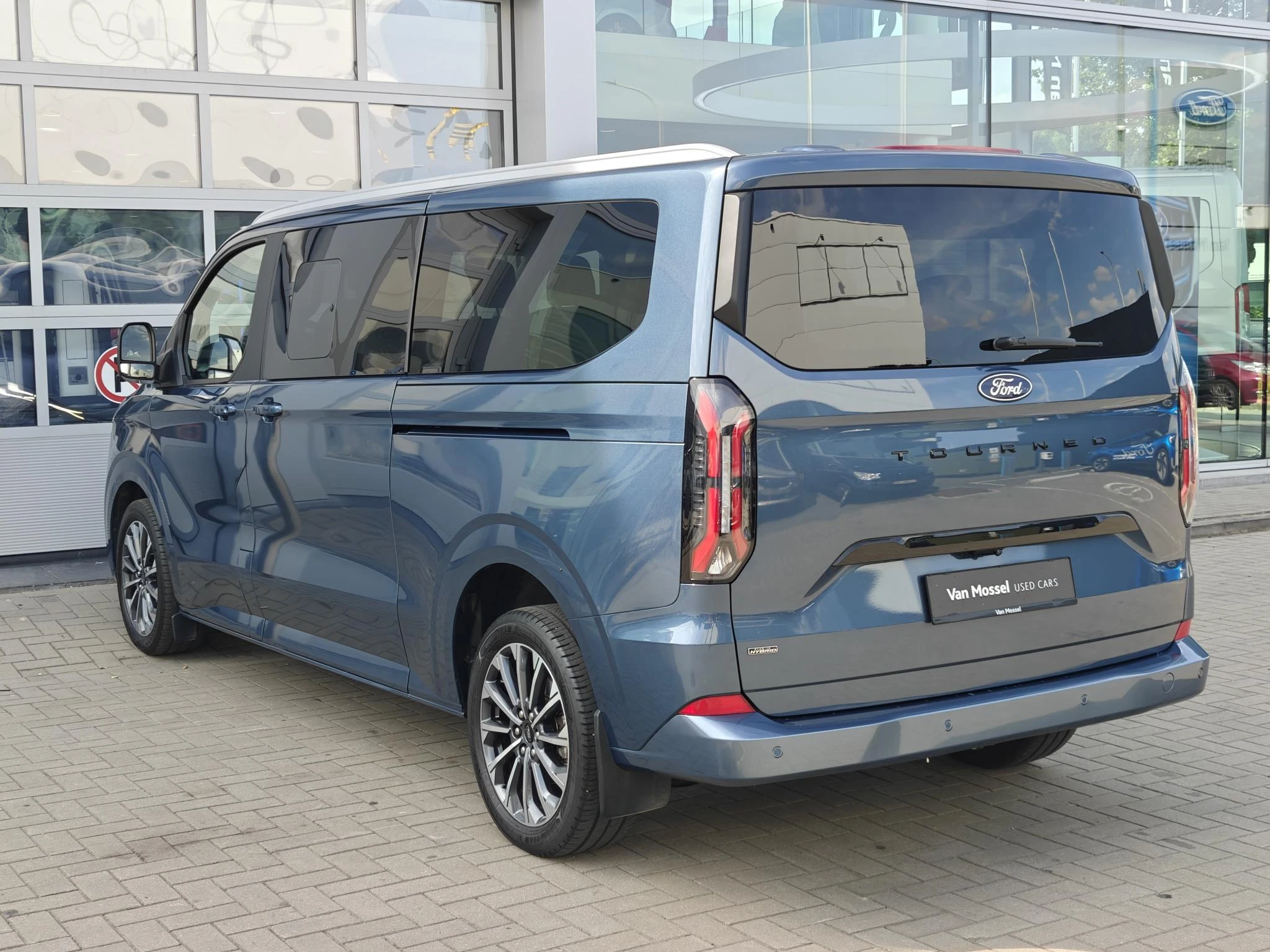Ford-Tourneo Custom-image-3