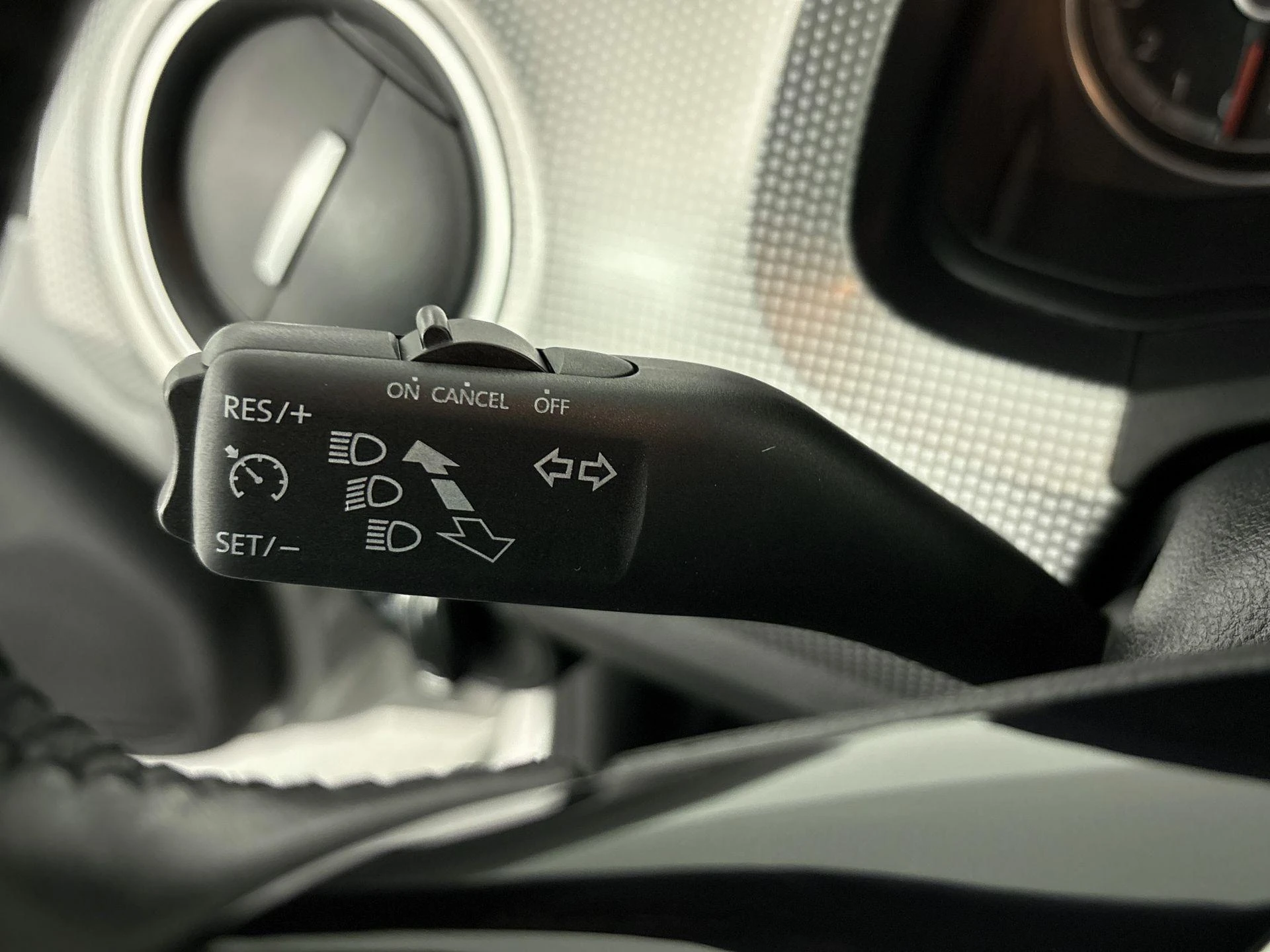 Volkswagen-up!-image-5