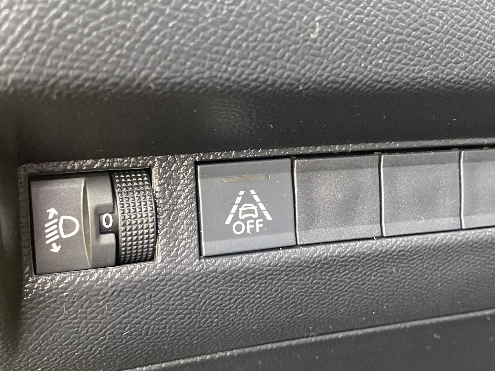 Peugeot-208-image-25